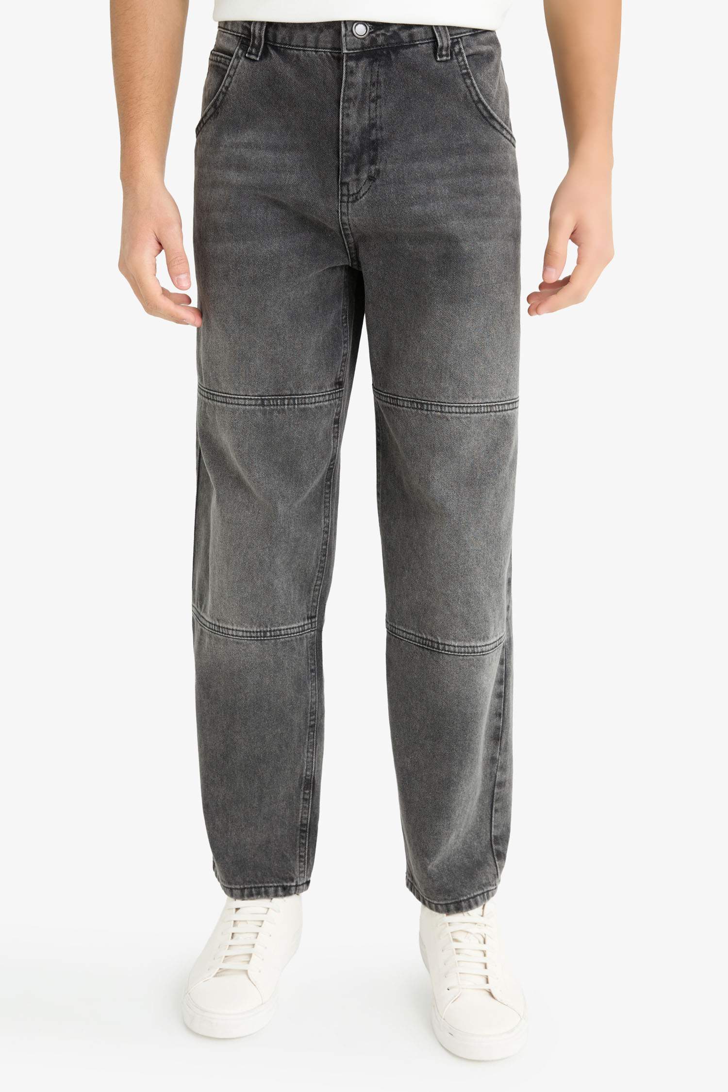 Relax Fit Yırtık Detaylı Jean Pantolon