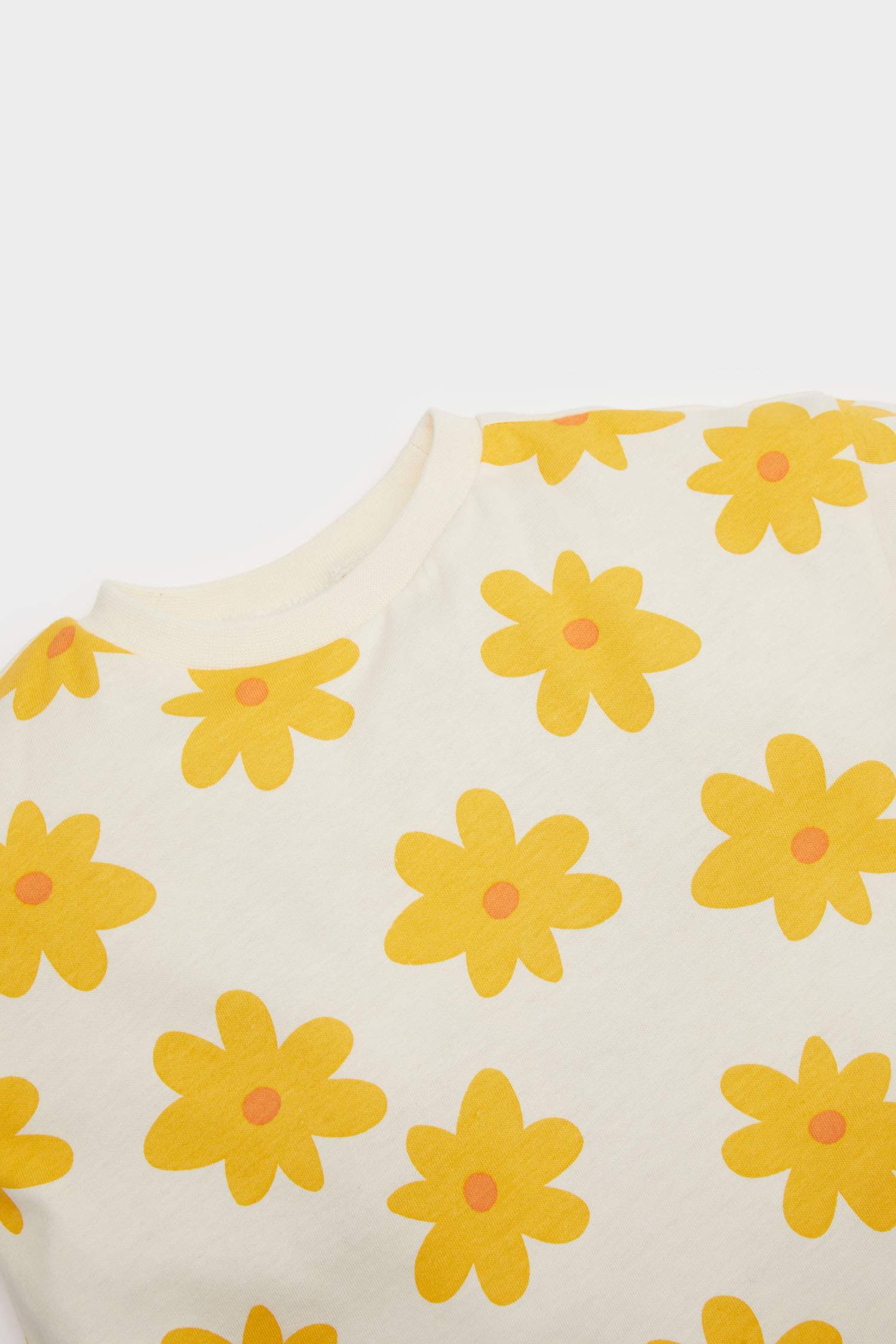 Kız Bebek 2'li Takım Desenli Kısa Kollu Tişört Beli Lastikli Şort