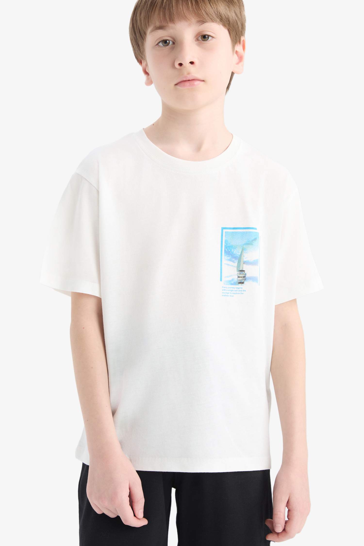 تيشيرت اولادي نص كم قصة عادية بطبعة من الخلف