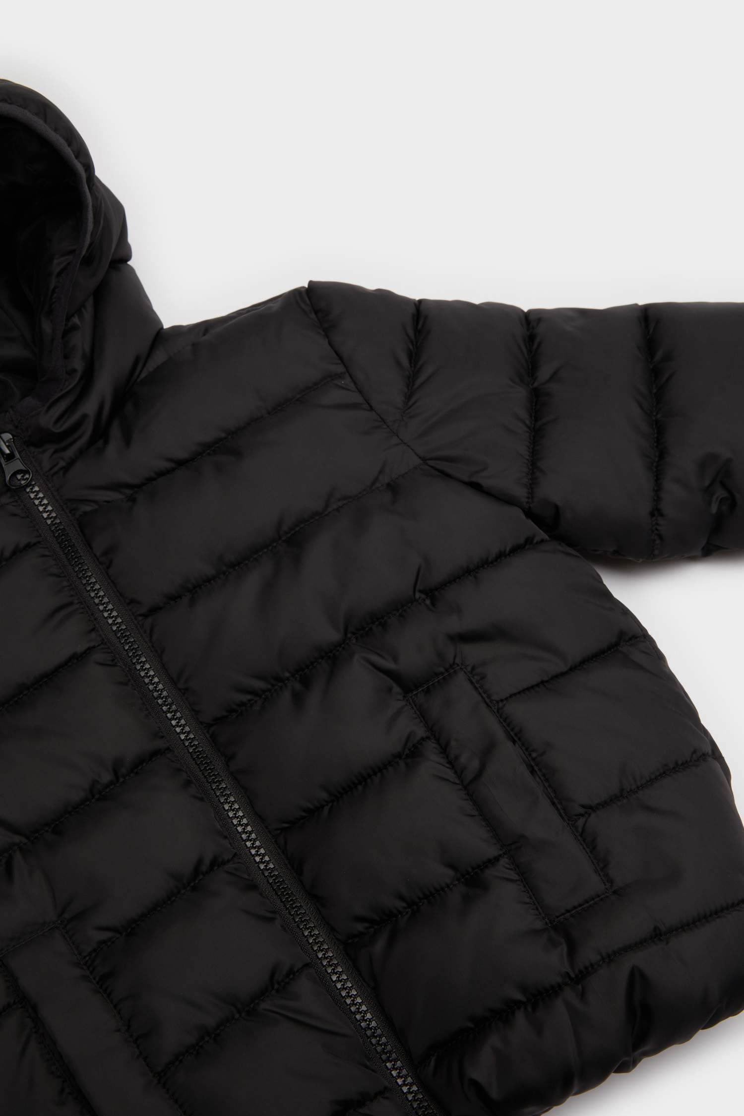 جاكيت بامب اولادي اسود وتر بروف بكابيشون