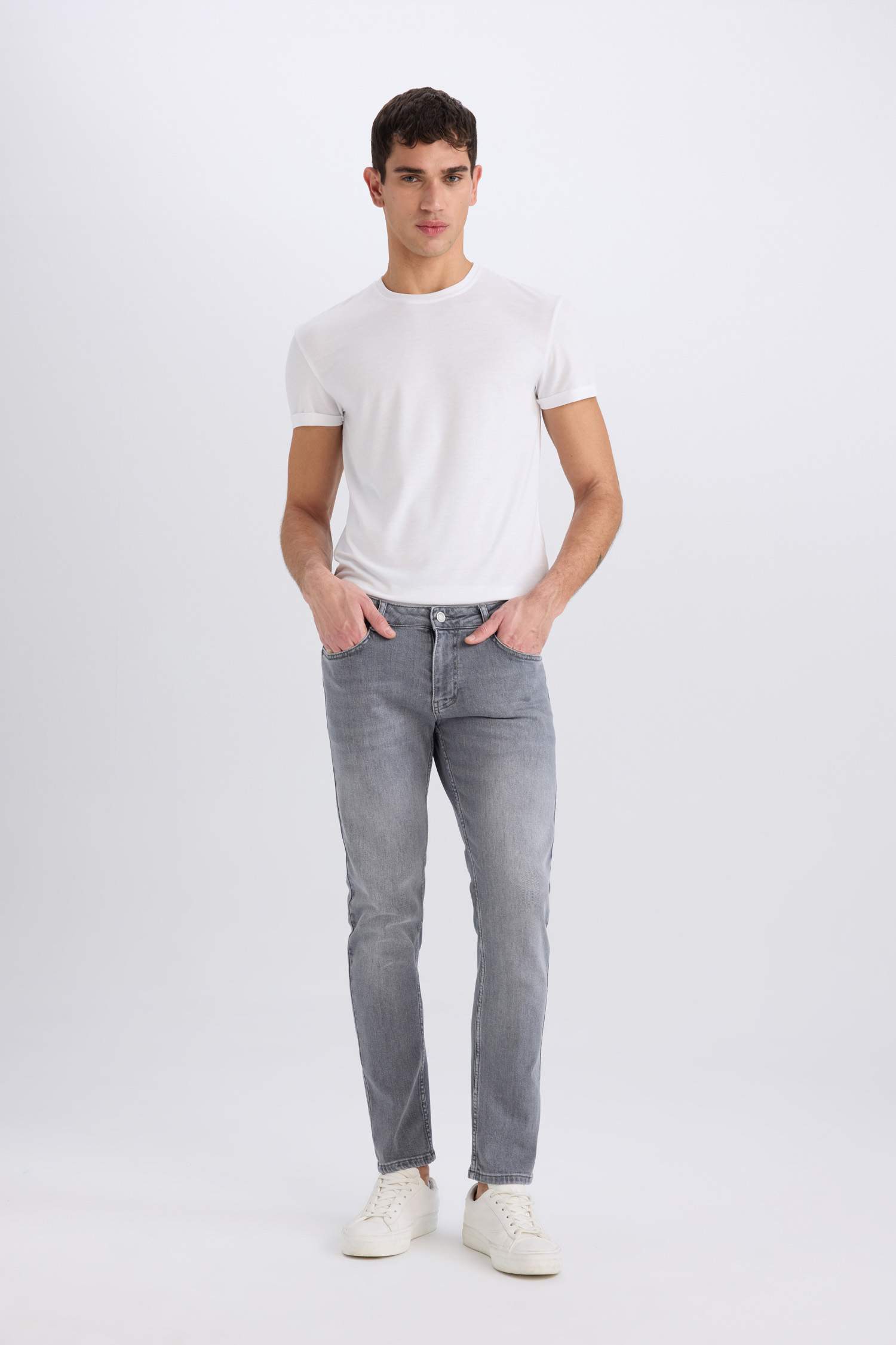 Pedro Slim Fit Dar Kalıp Normal Bel Dar Paça Jean Pantolon