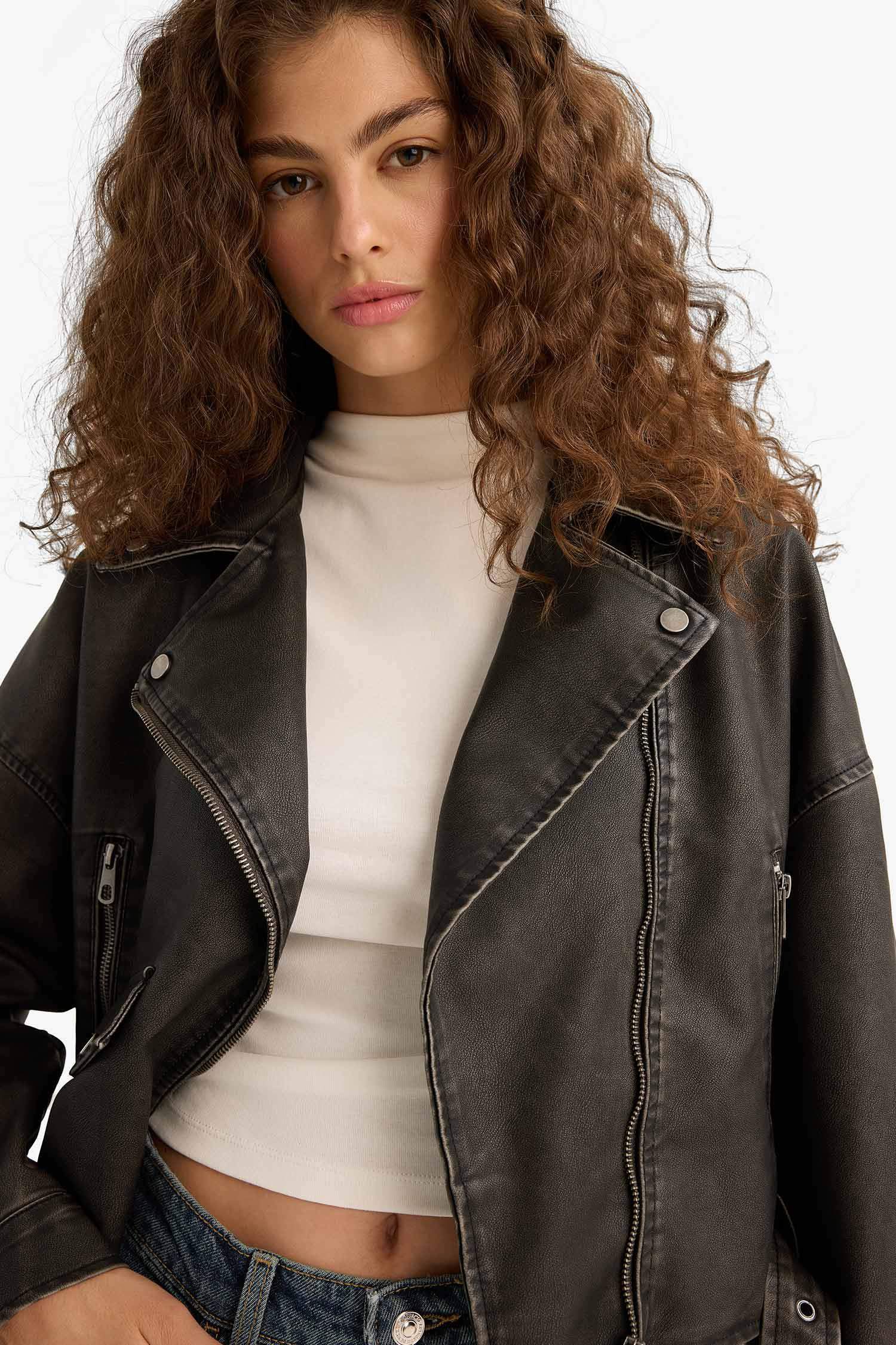 Oversize Geniş Kalıp Tafta Suni Deri Ceket Mont