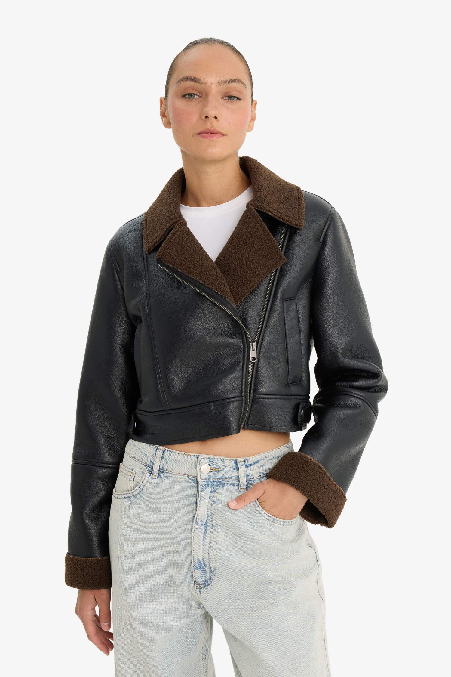 جاكيت جلد صناعي قصة عادية مبطن بفرو إصطناعي