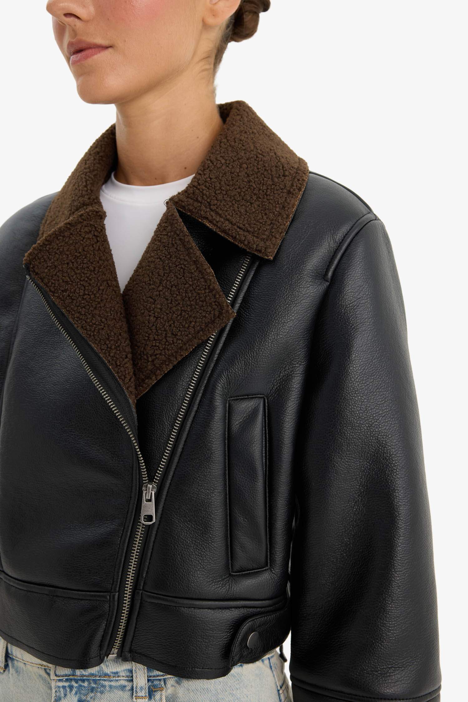 جاكيت جلد صناعي قصة عادية مبطن بفرو إصطناعي