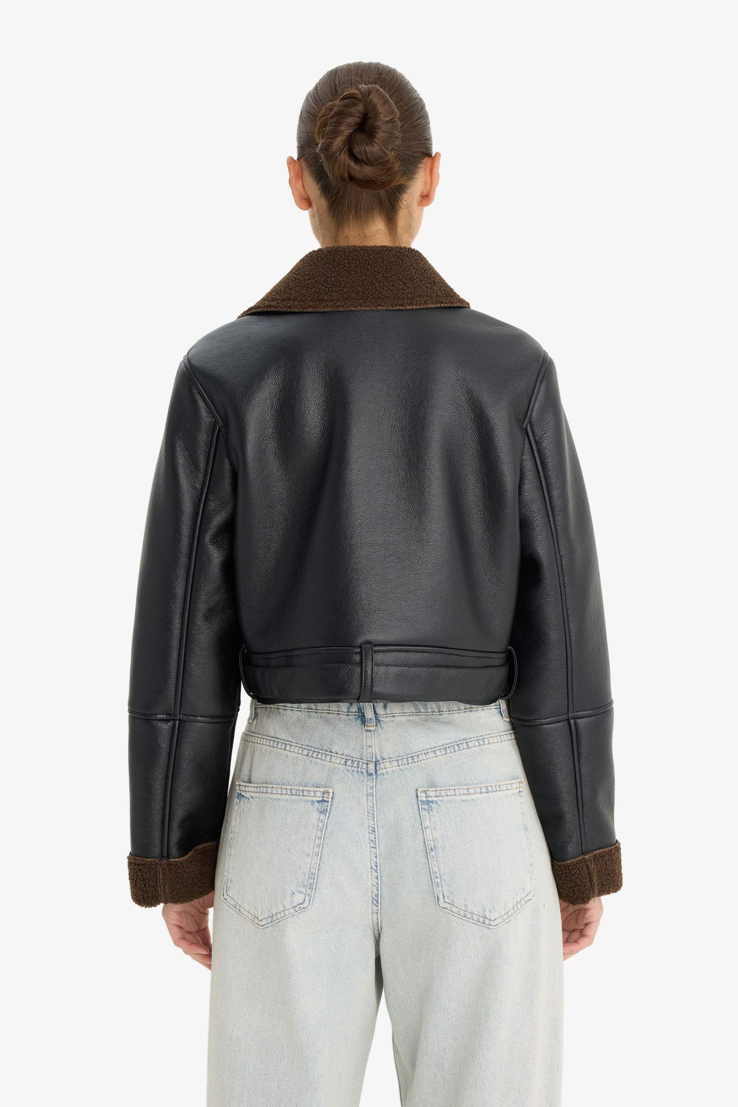 جاكيت جلد صناعي قصة عادية مبطن بفرو إصطناعي