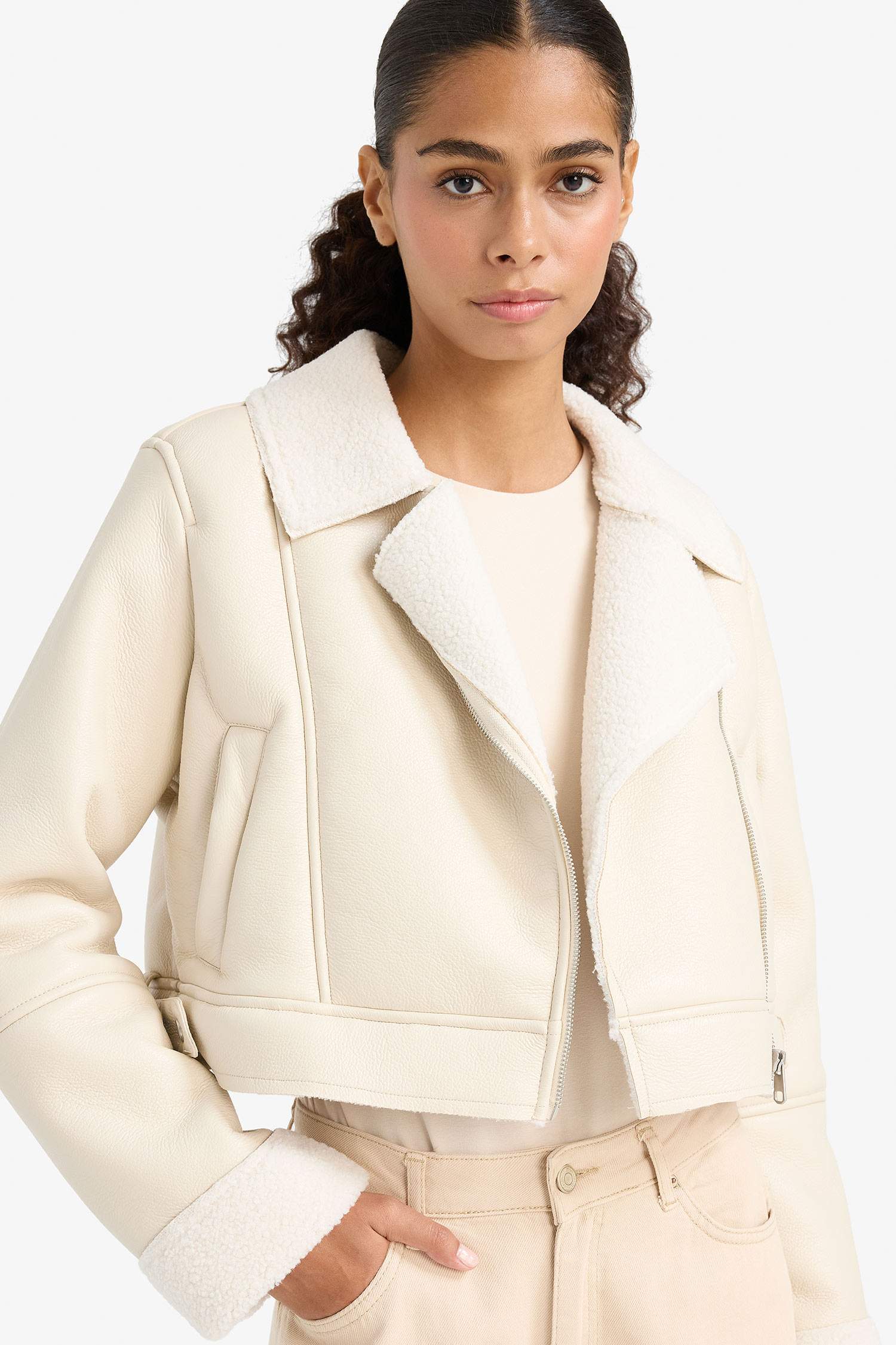 جاكيت جلد صناعي قصة عادية مبطن بفرو إصطناعي