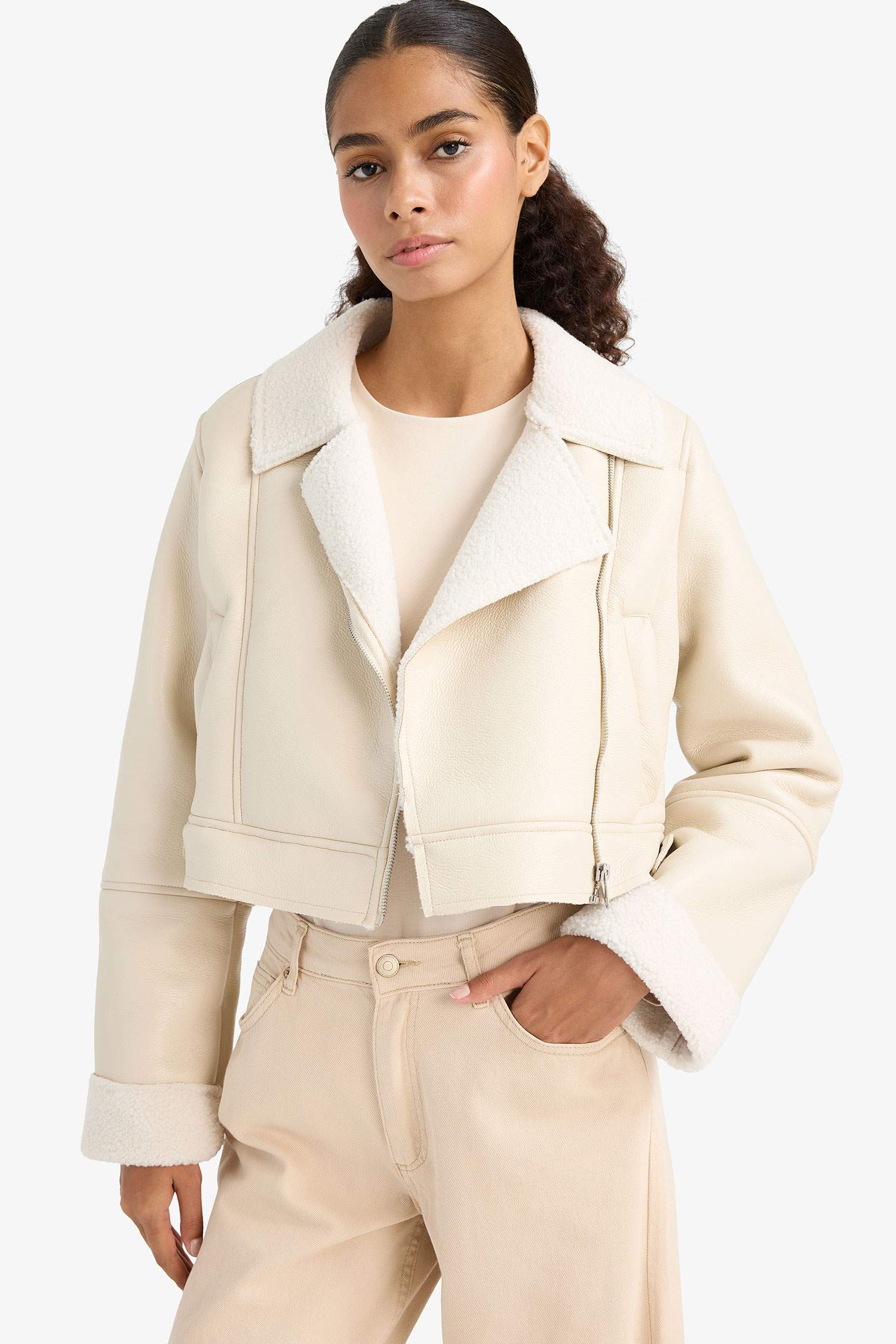 جاكيت جلد صناعي قصة عادية مبطن بفرو إصطناعي