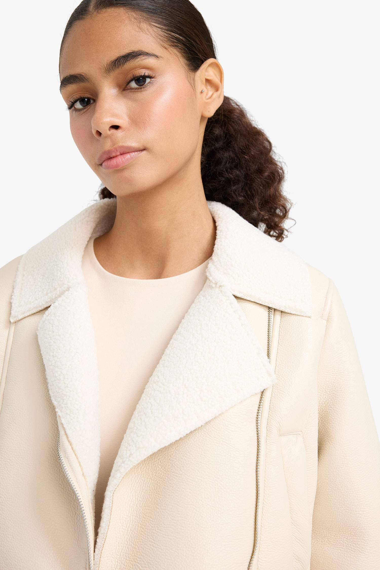 جاكيت جلد صناعي قصة عادية مبطن بفرو إصطناعي