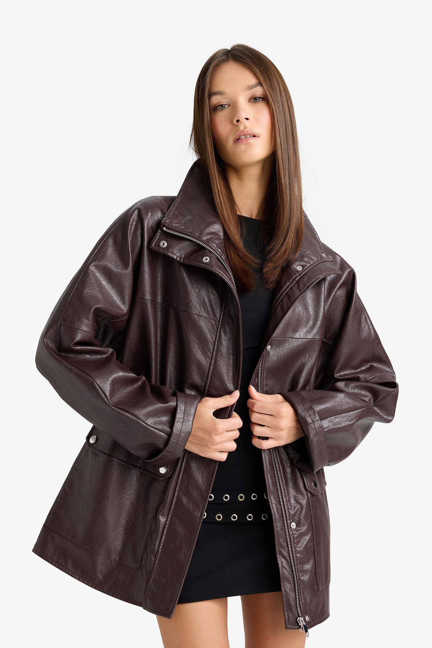 Afra x DeFacto Relax Fit Dik Yaka Fermuarlı Suni Deri Mont