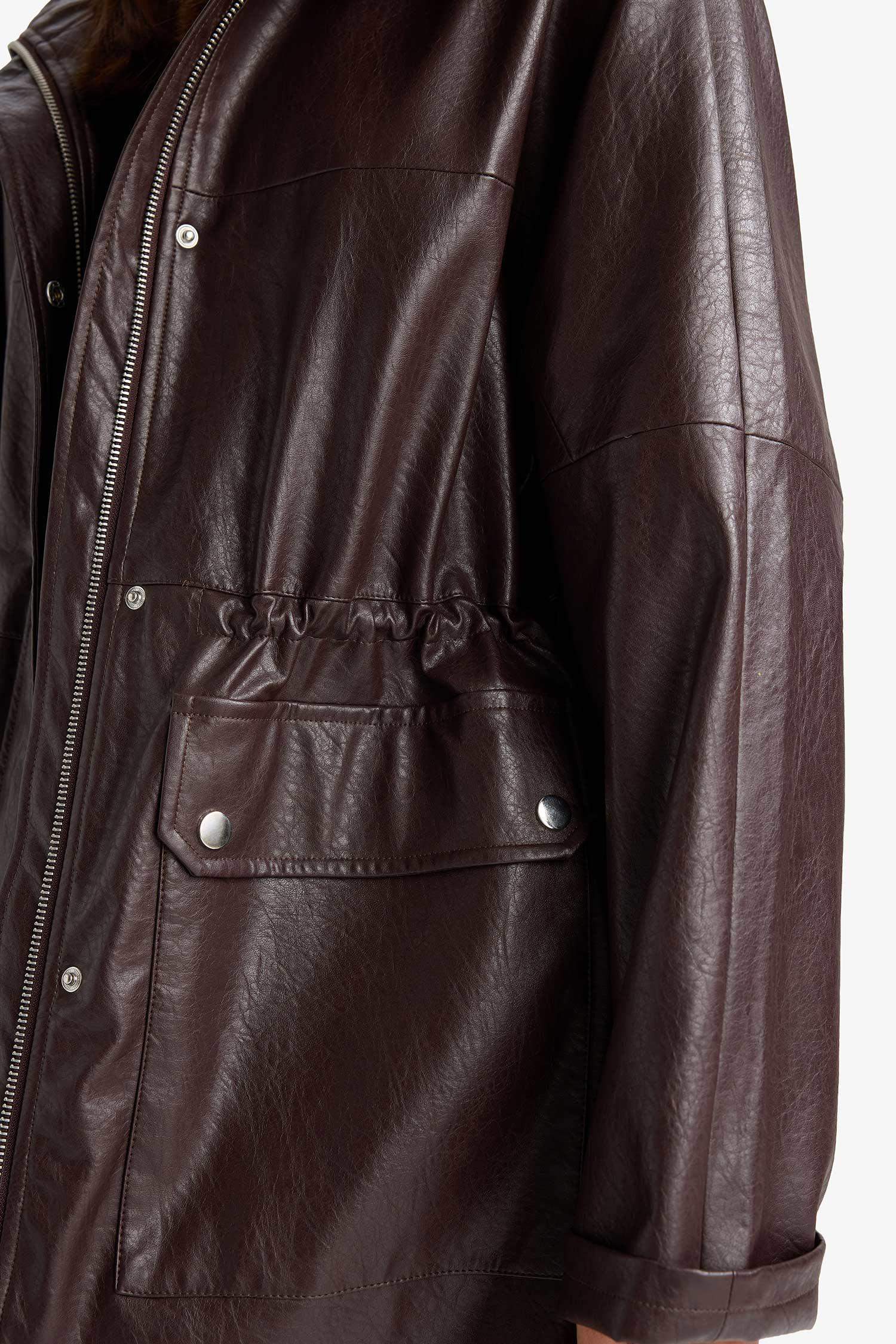 Afra x DeFacto Relax Fit Dik Yaka Fermuarlı Suni Deri Mont