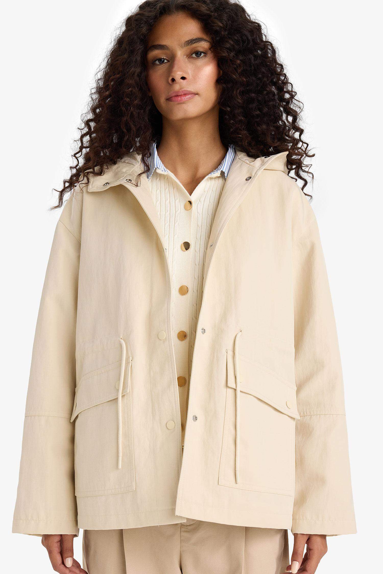 Imperméable à capuche avec poches et boutons Coupe régulière