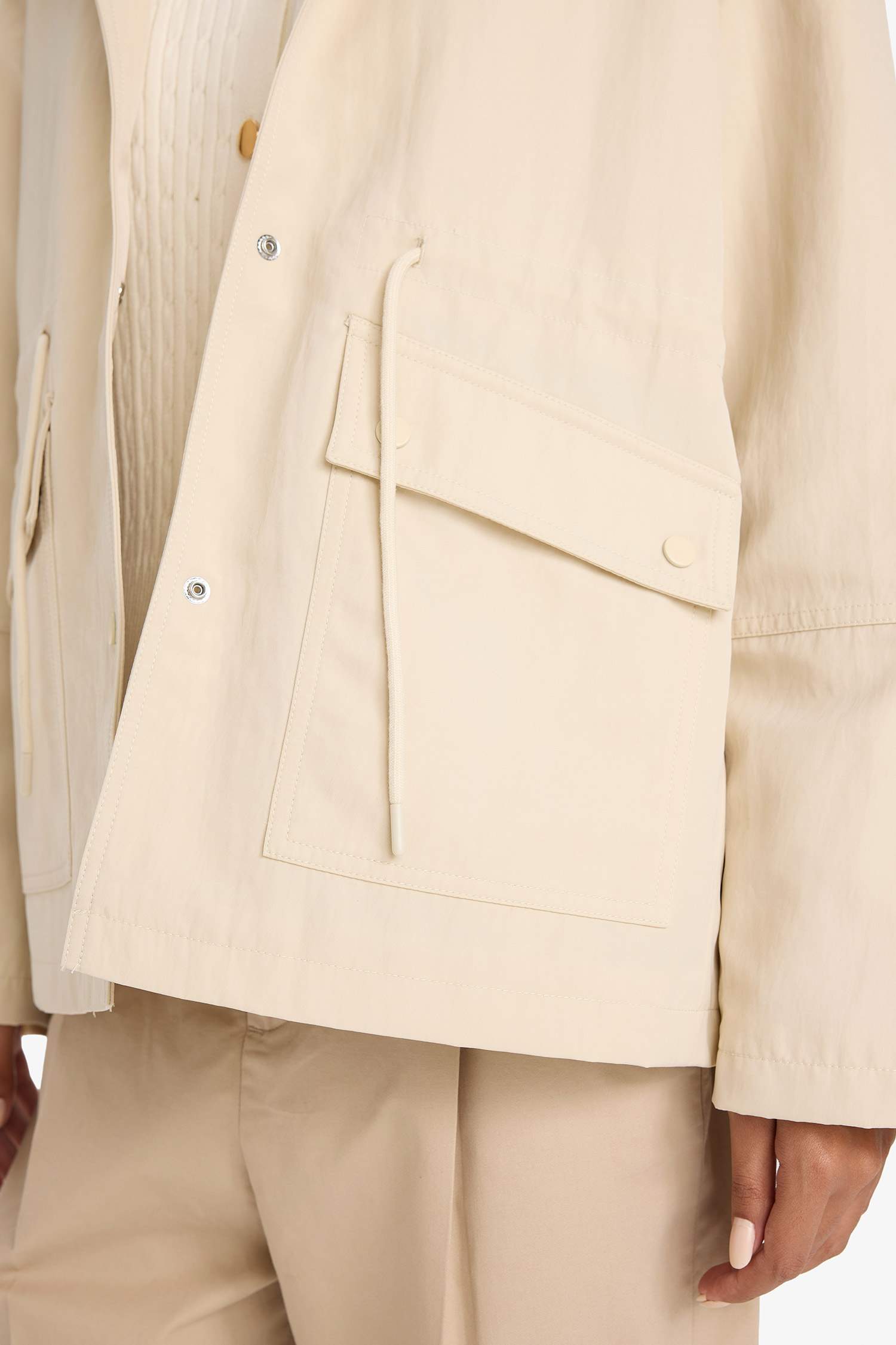 Imperméable à capuche avec poches et boutons Coupe régulière