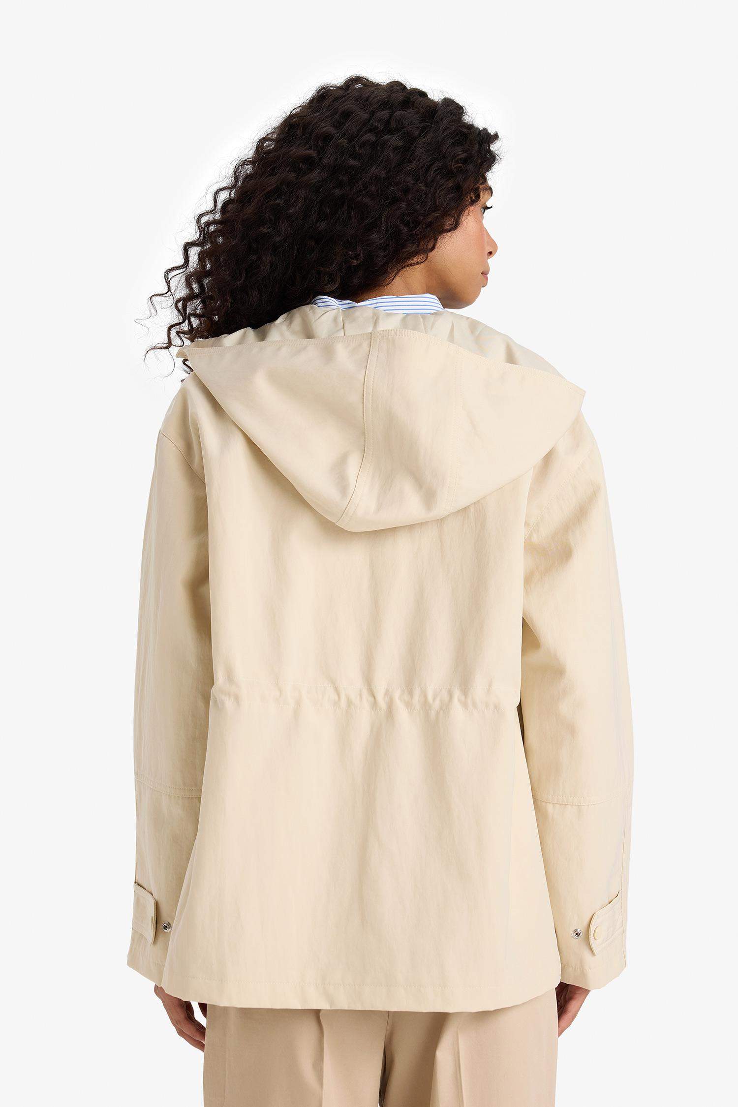 جاكيت مطر قصة عادية بغطاء للرأس