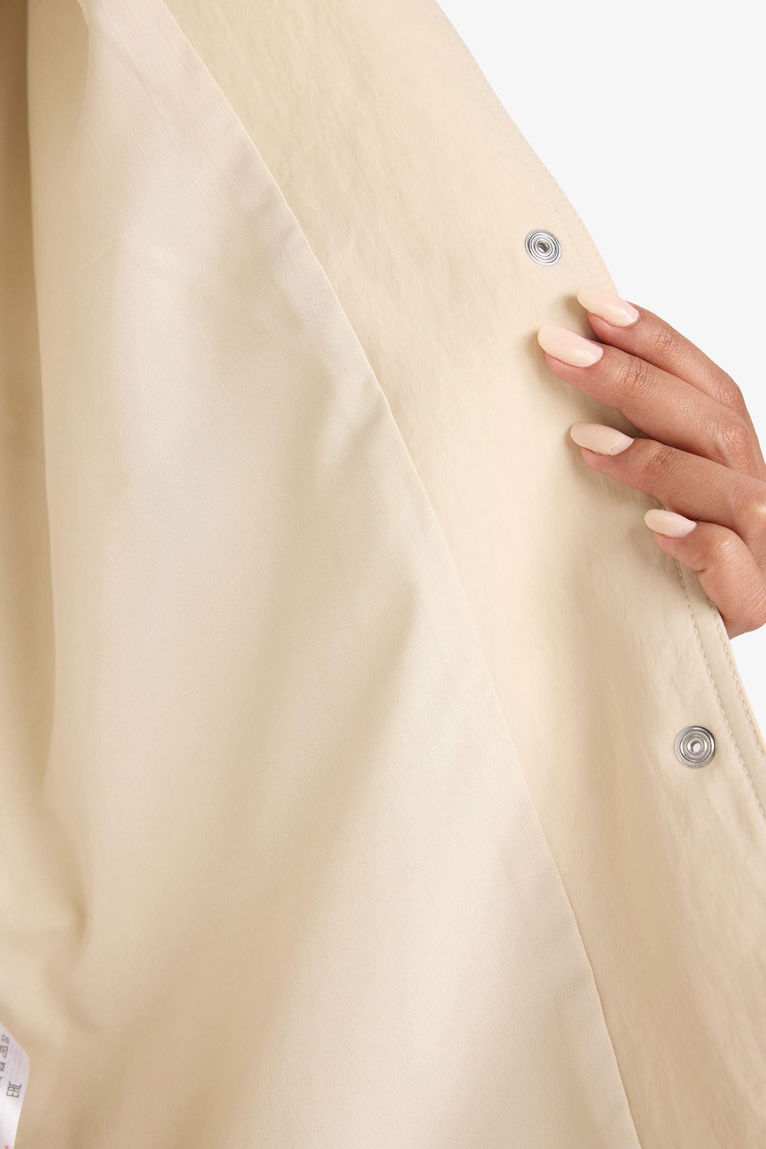 Imperméable à capuche avec poches et boutons Coupe régulière