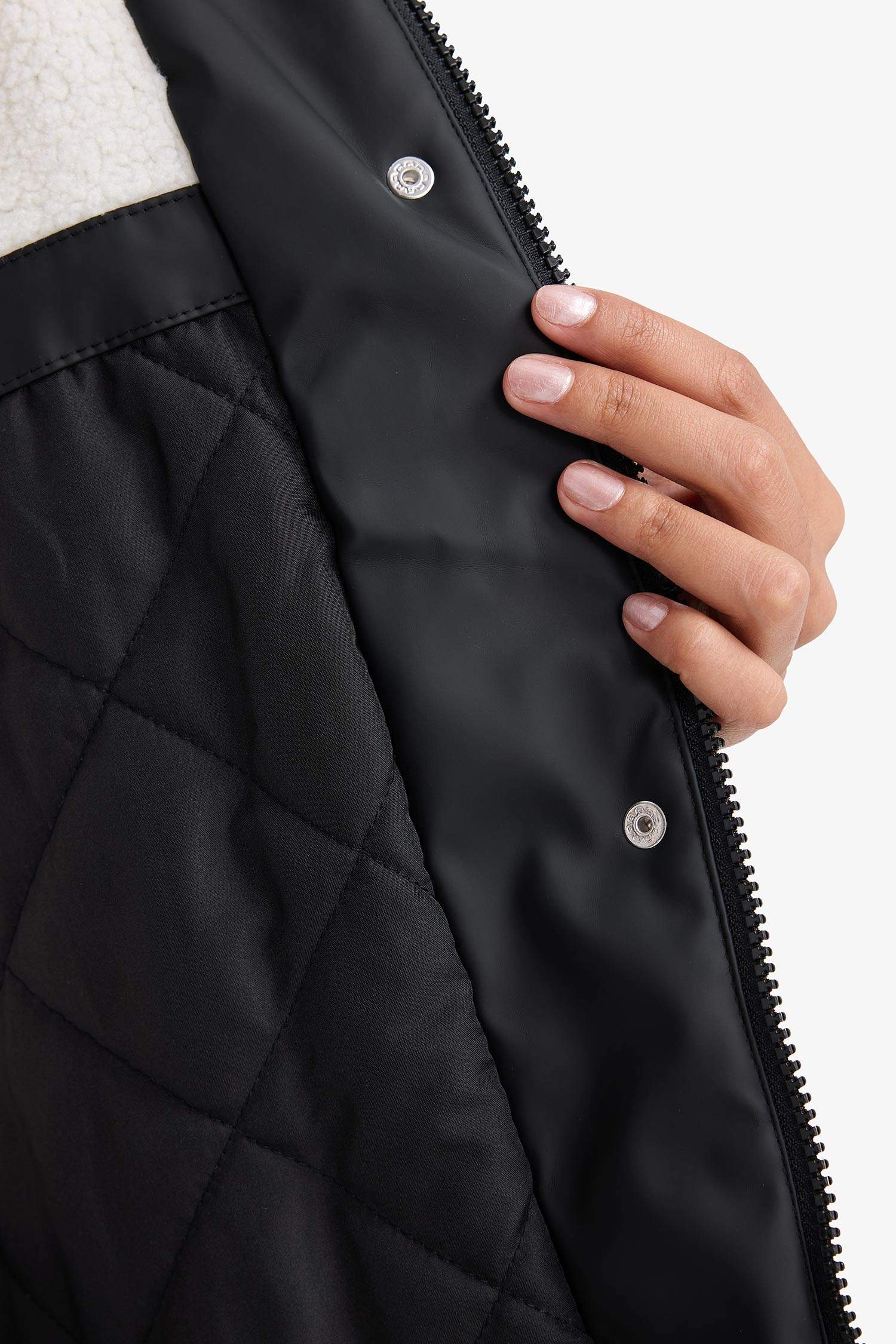 Regular Fit Kapüşonlu Suni Deri Yağmurluk