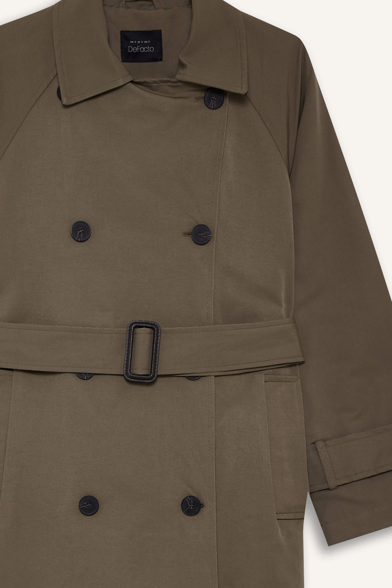 Обычная посадка, длинный тренч с поясом