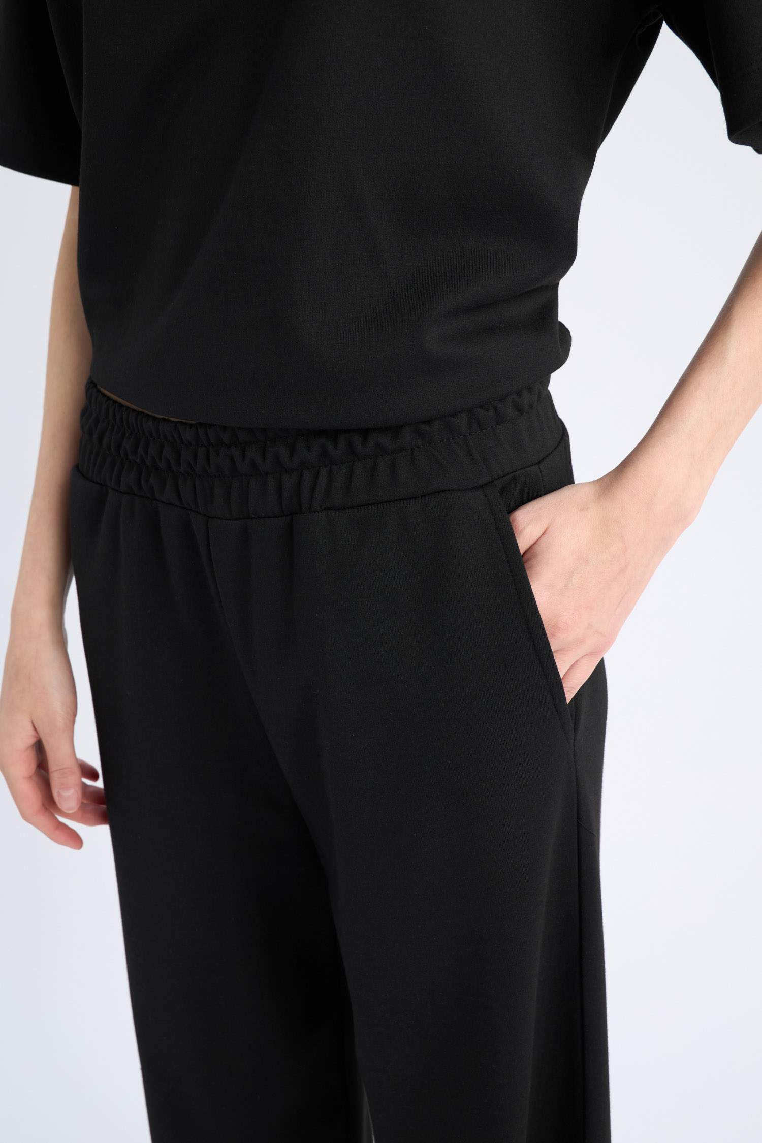 بنطلون بيزك قصة مستقيمة بجيب