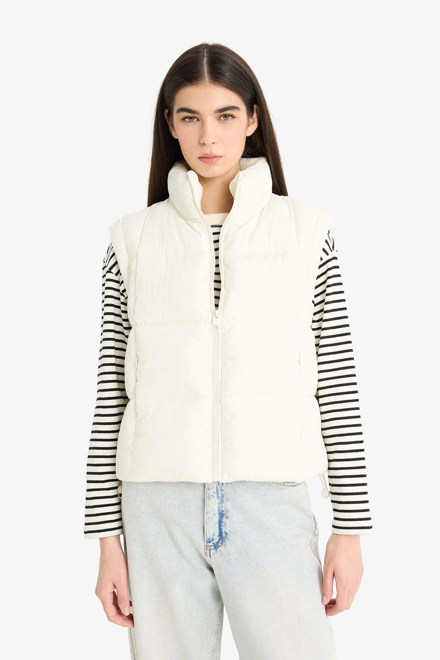 Regular Fit Zippered Puffer Vest
