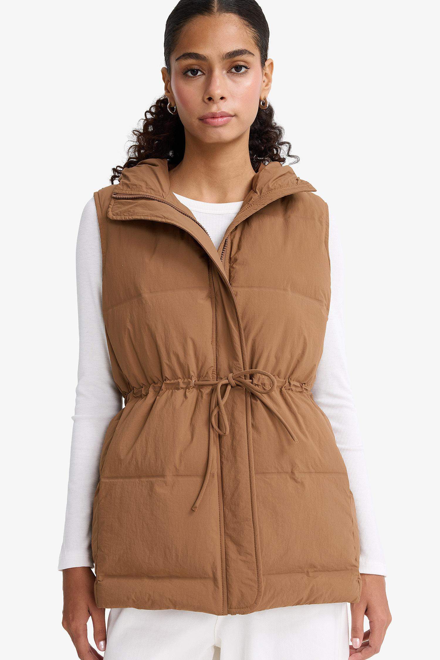 Regular Fit Kapüşonlu Fermuarlı Beli Lastikli Şişme Yelek