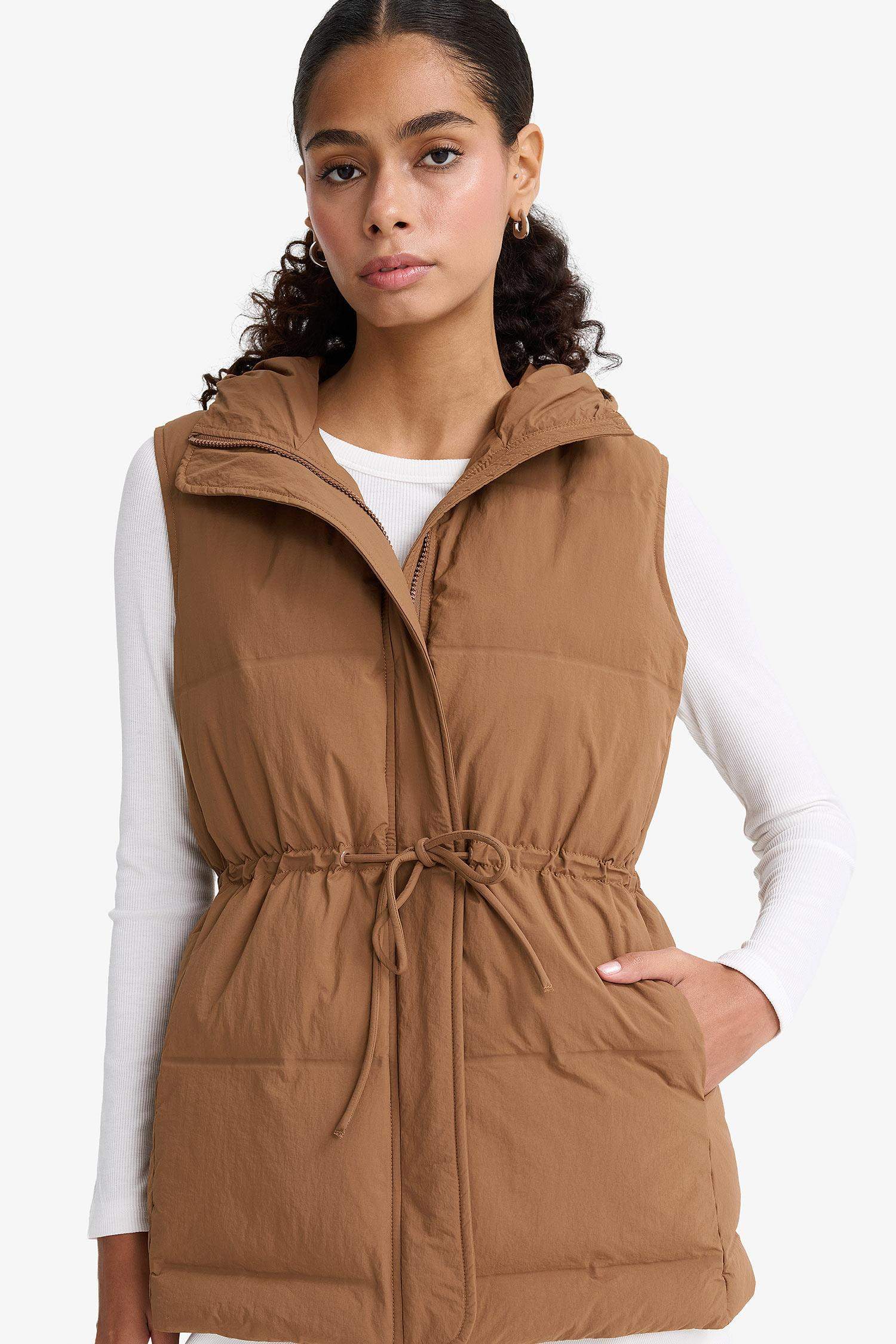 Regular Fit Kapüşonlu Fermuarlı Beli Lastikli Şişme Yelek