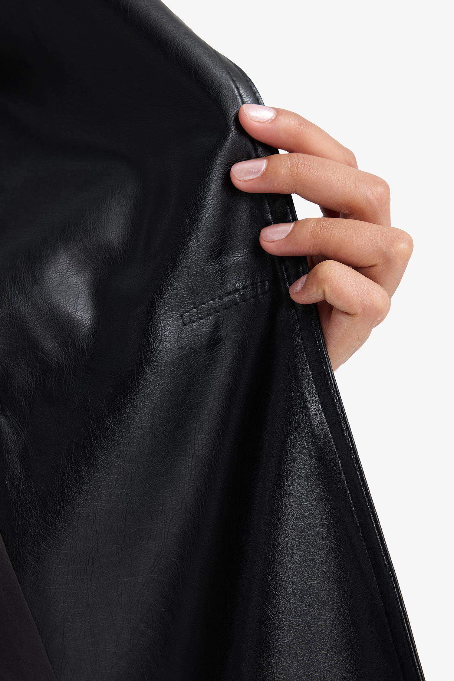 ترانش كوت قصير جلد صناعي قصة عادية