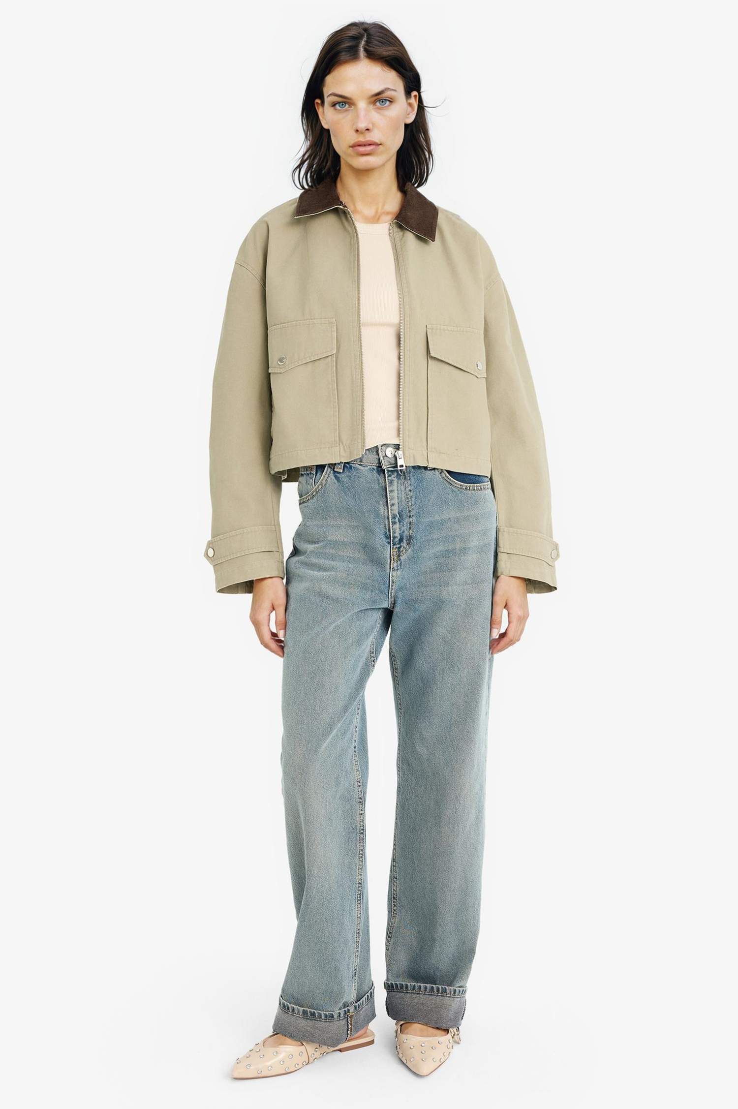 Veste courte à col contrasté et fermeture zip avec poches