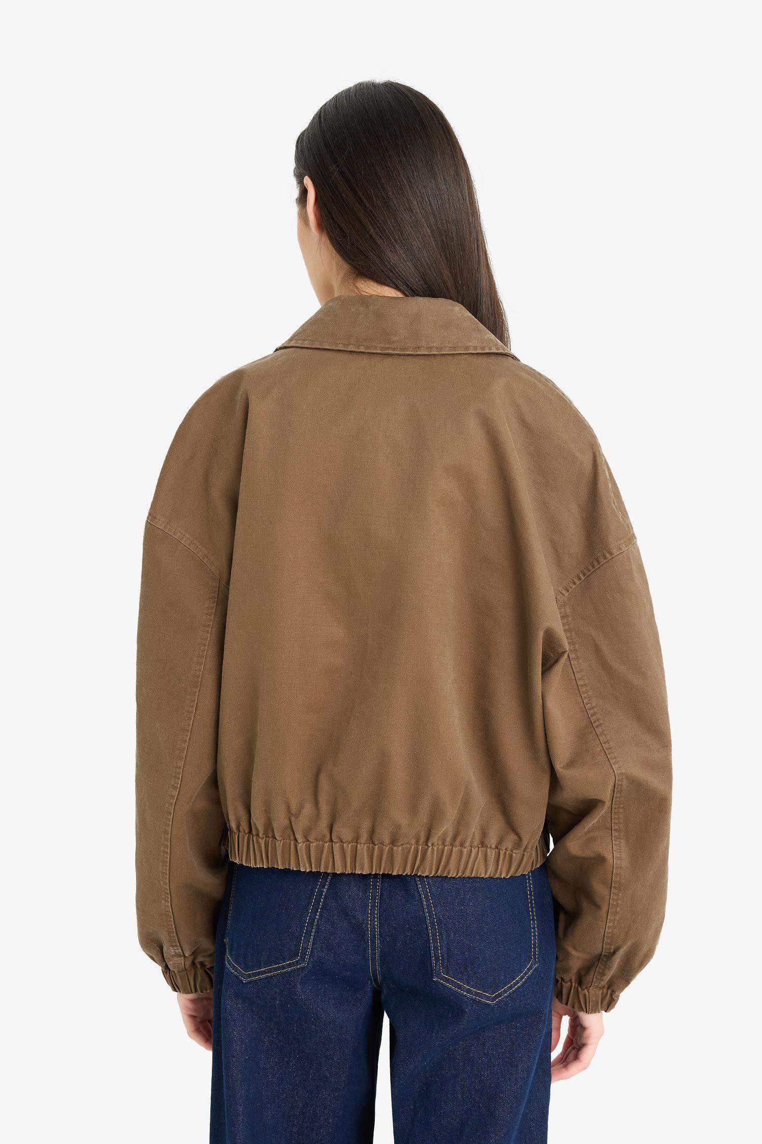 جاكيت قصة مريحة بياخة بولو مقاوم للماء