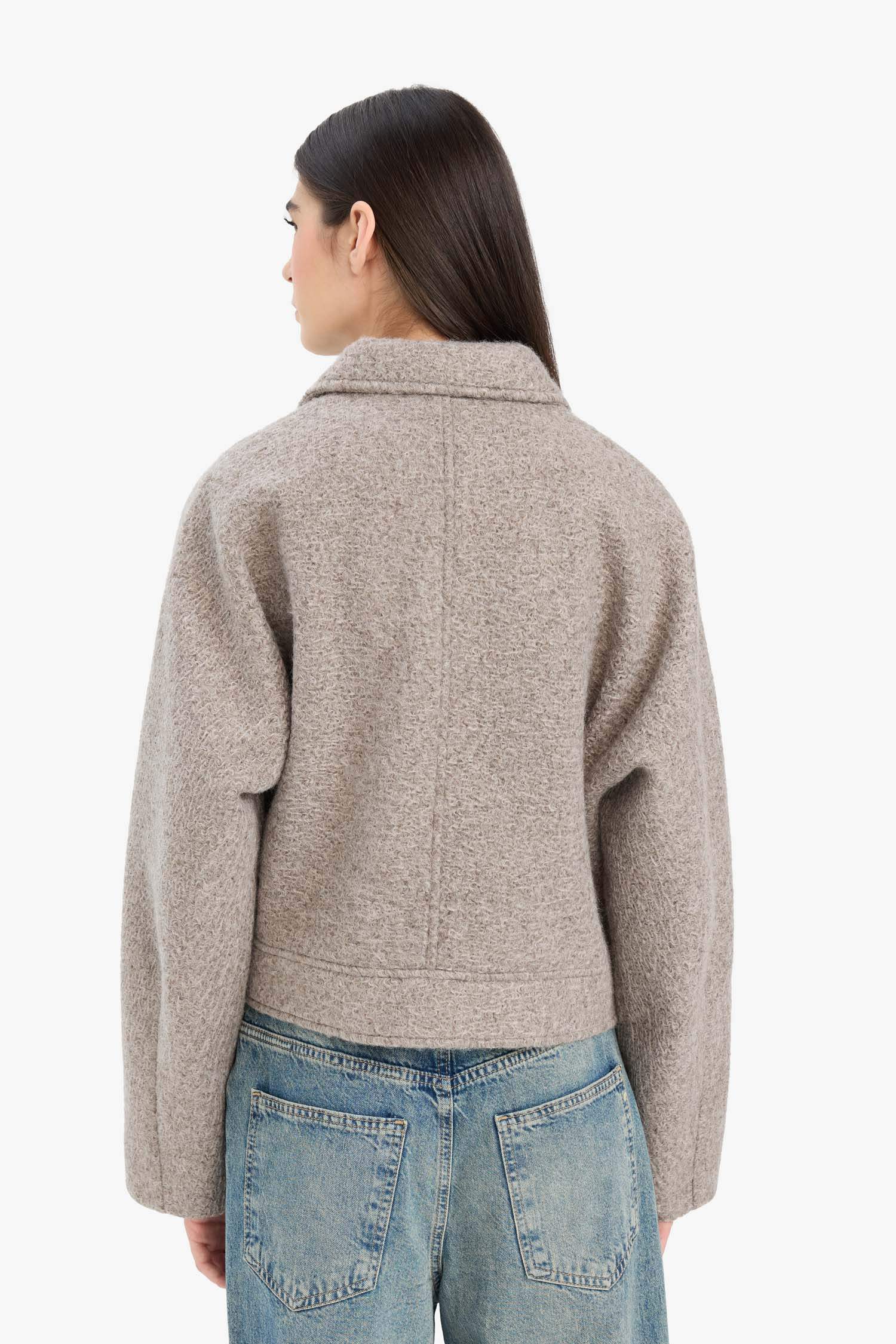 جاكيت جوخ قصة عادية بياخة بولو