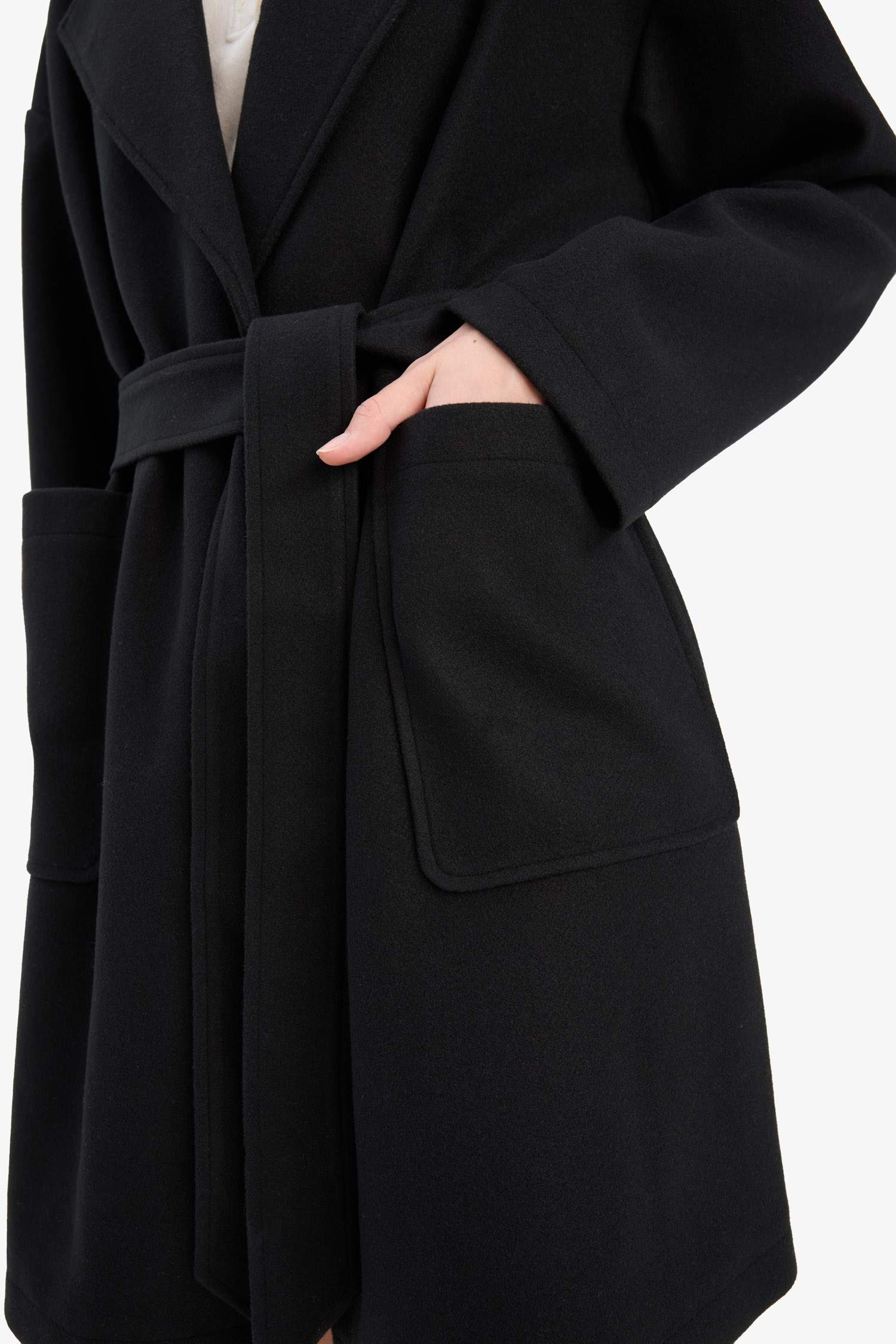 جاكيت جوخ قصة عادية بحزام