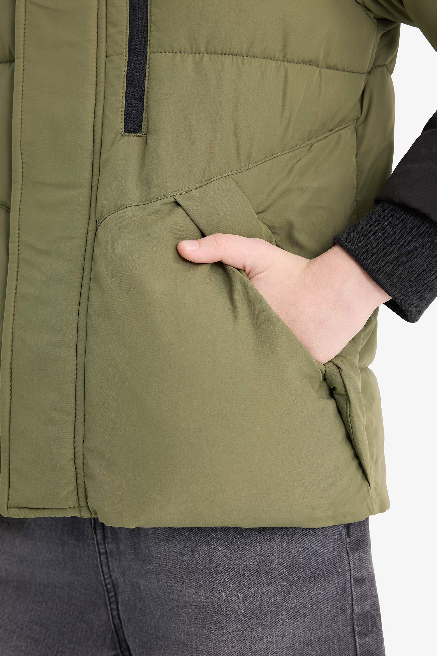 جاكيت بامب اولادي وتر بروف بكابيشون