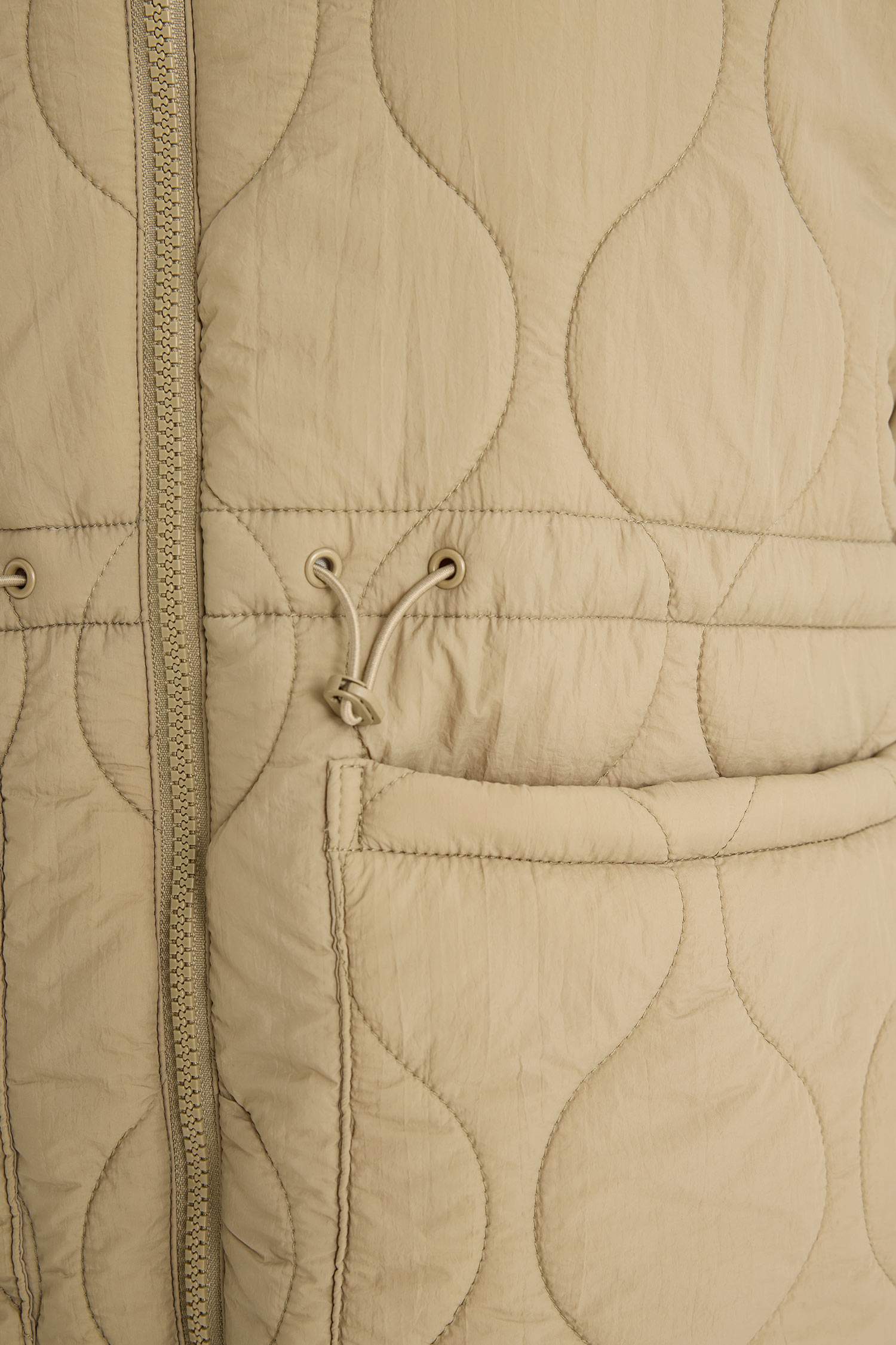 جاكيت خفيف مبطن قصة عادية بغطاء للرأس مقاوم للماء