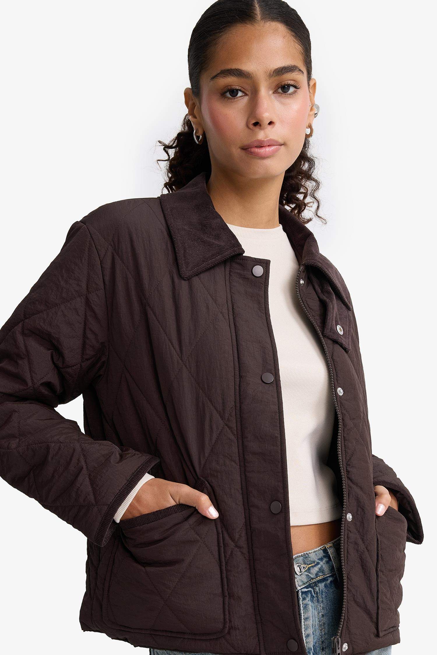 جاكيت خفيف مقاوم للماء قصة عادية وياخة بولو