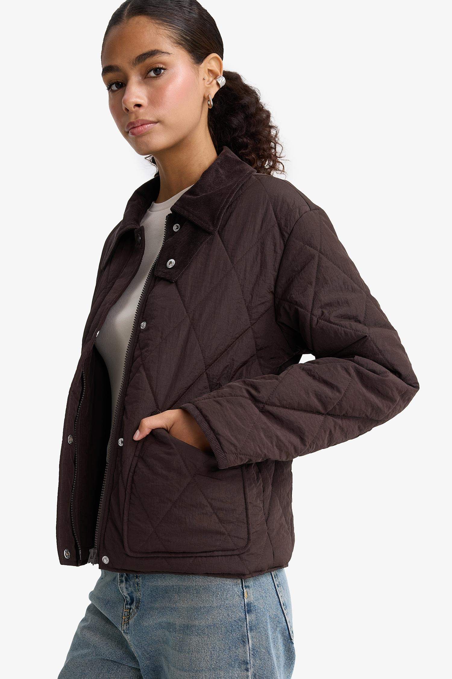 جاكيت خفيف مقاوم للماء قصة عادية وياخة بولو