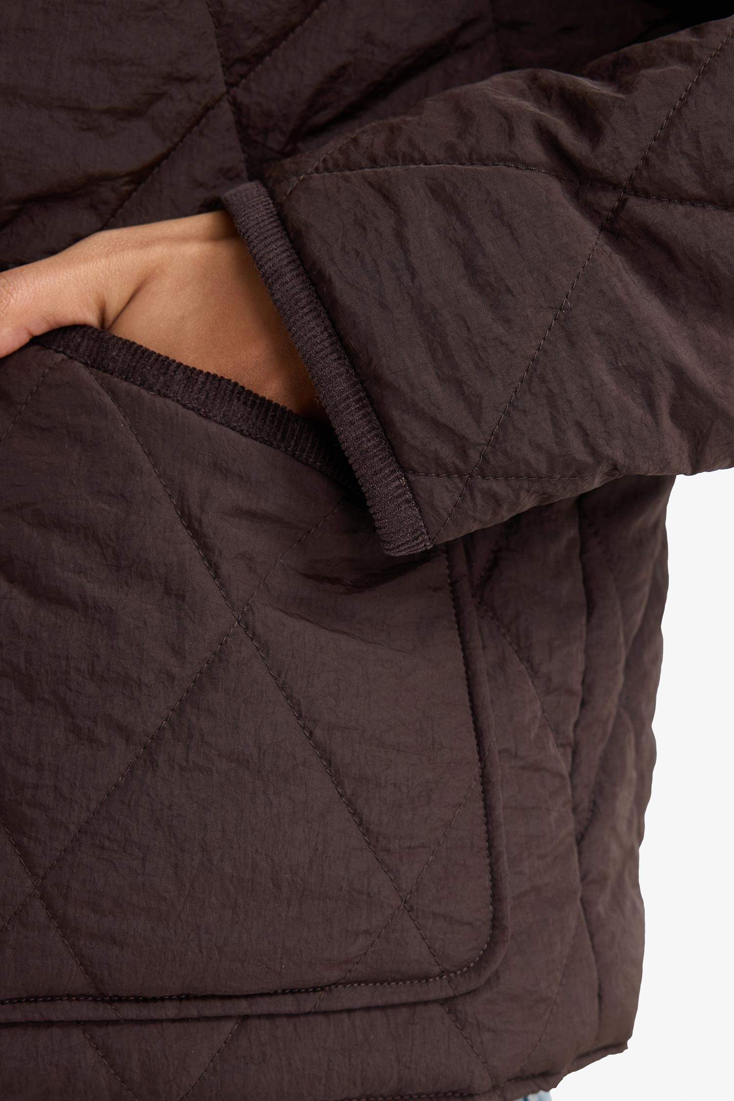 جاكيت خفيف مقاوم للماء قصة عادية وياخة بولو