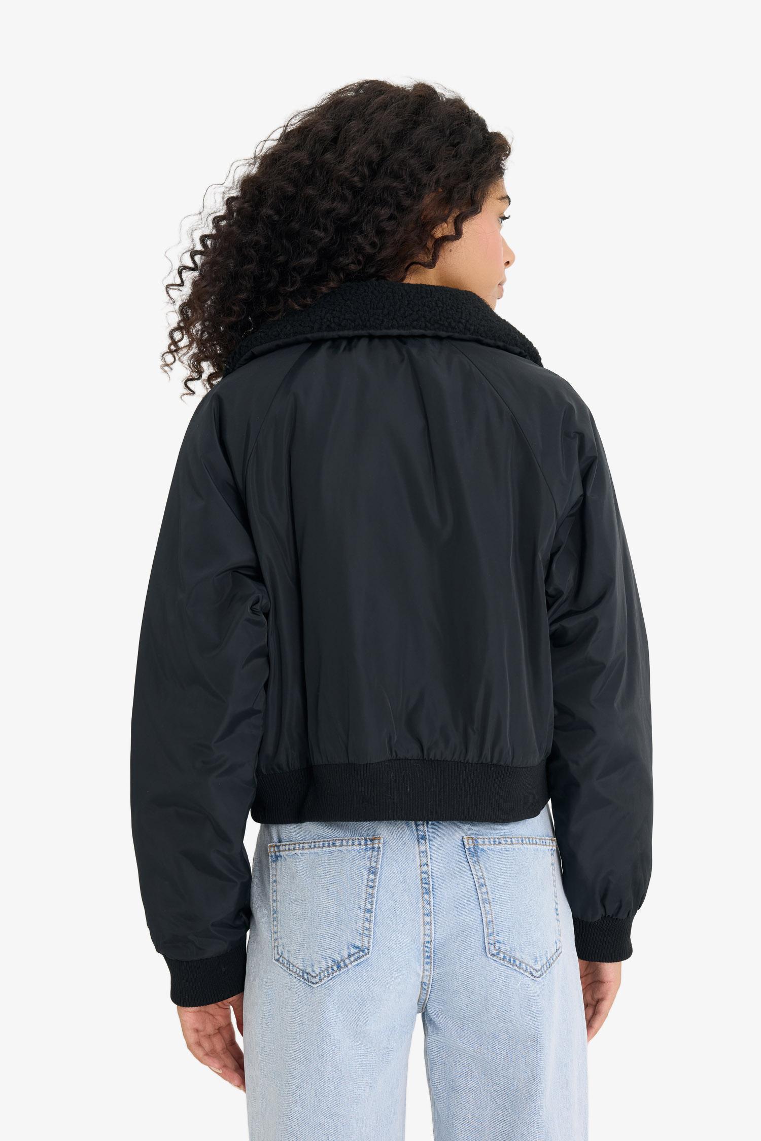 DeFacto Su İtici Regular Fit Polo Yaka Crop Fermuarlı Mont görsel 7