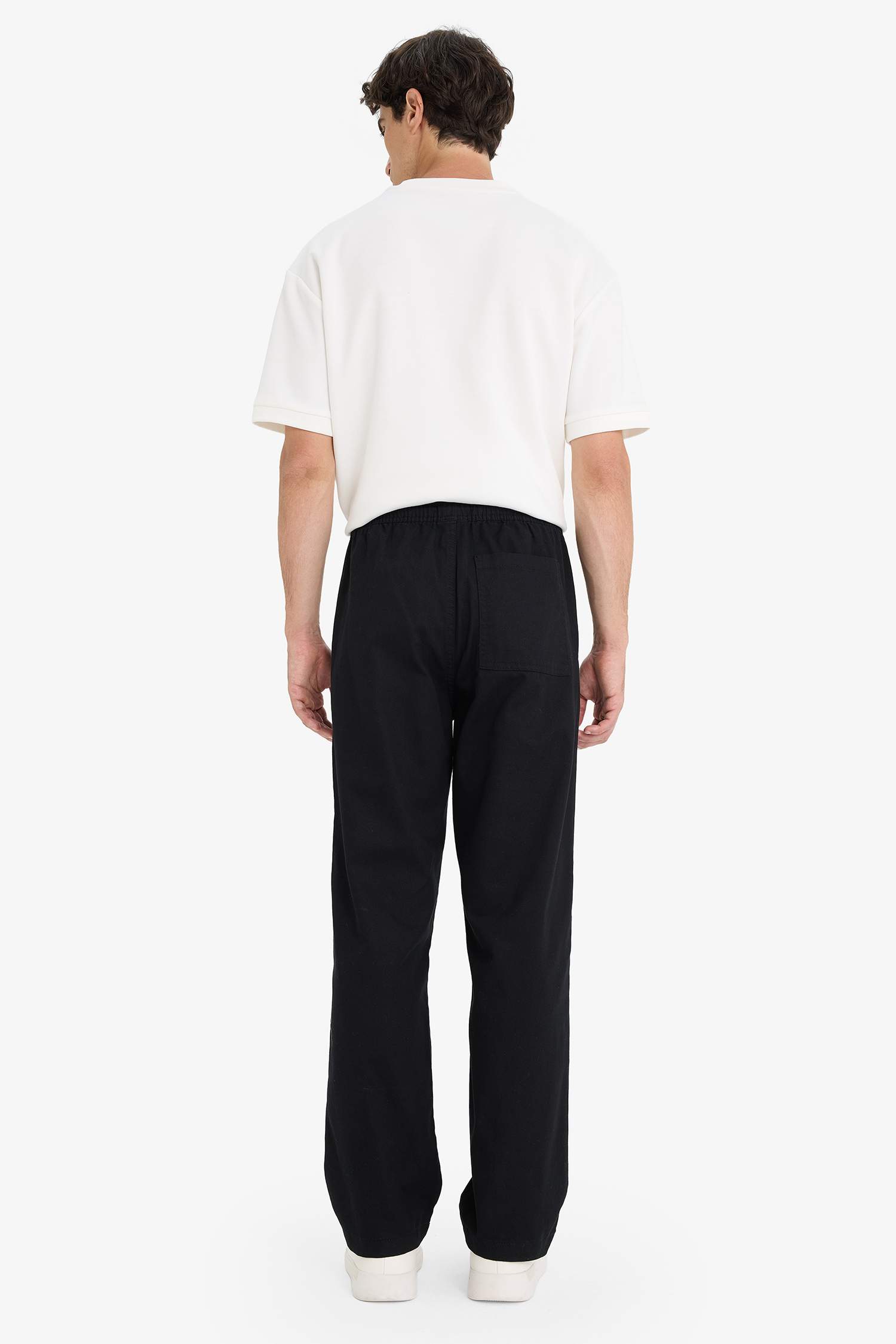 Широкие брюки из габардина с накладными карманами и прямыми штанинами