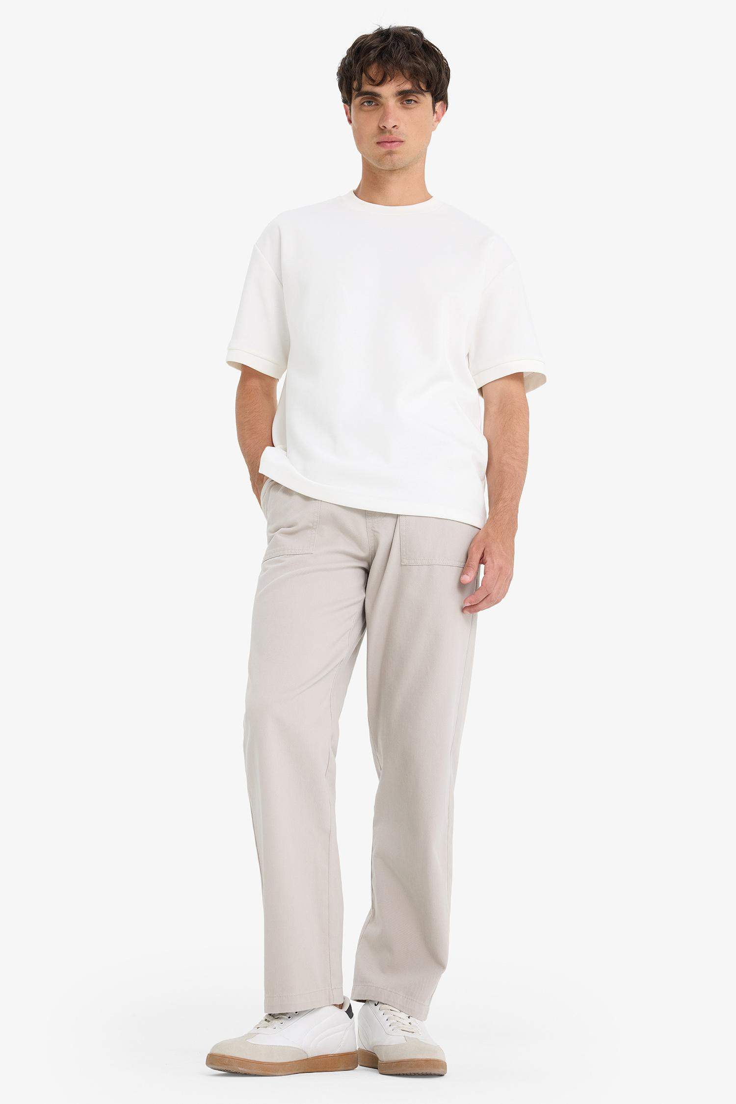 Широкие брюки из габардина с накладными карманами и прямыми штанинами