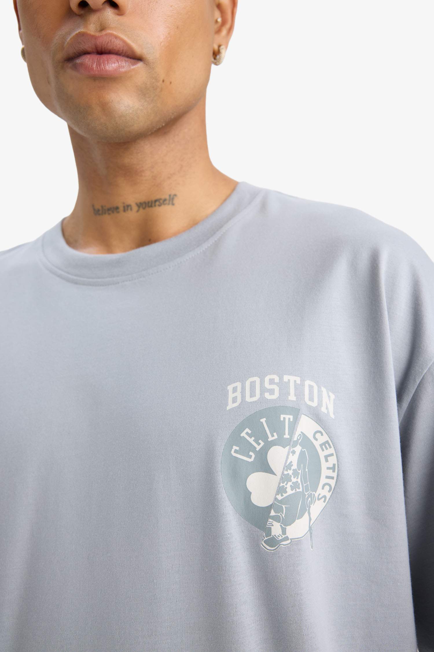 Oversize Fit Boston Celtics Licensed Crew Neck T-Shirt