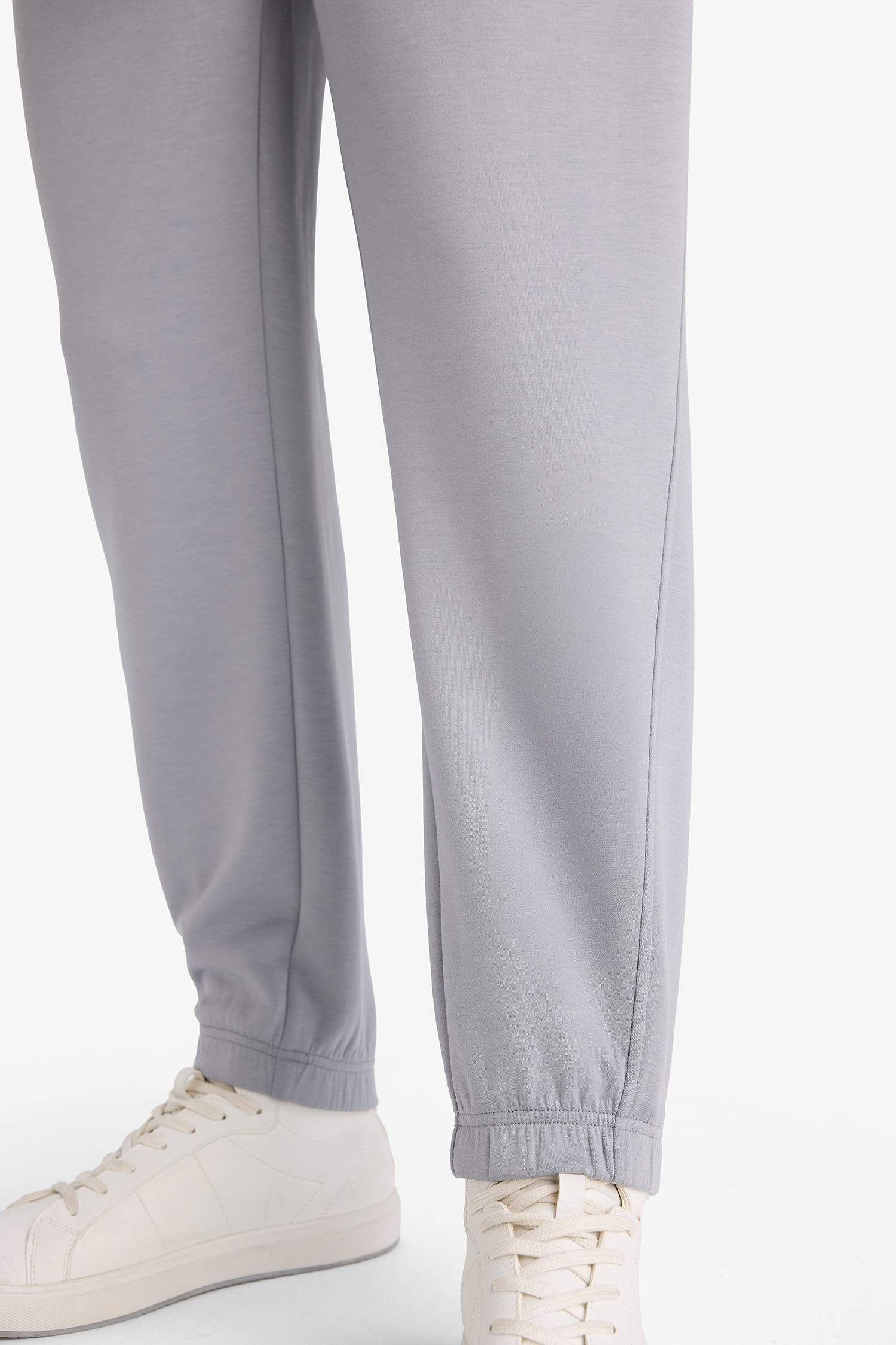 Штаны DeFactoFit NBA Chicago Bulls стандартного кроя с карманами и эластичными манжетами из дайвинг-ткани Scuba