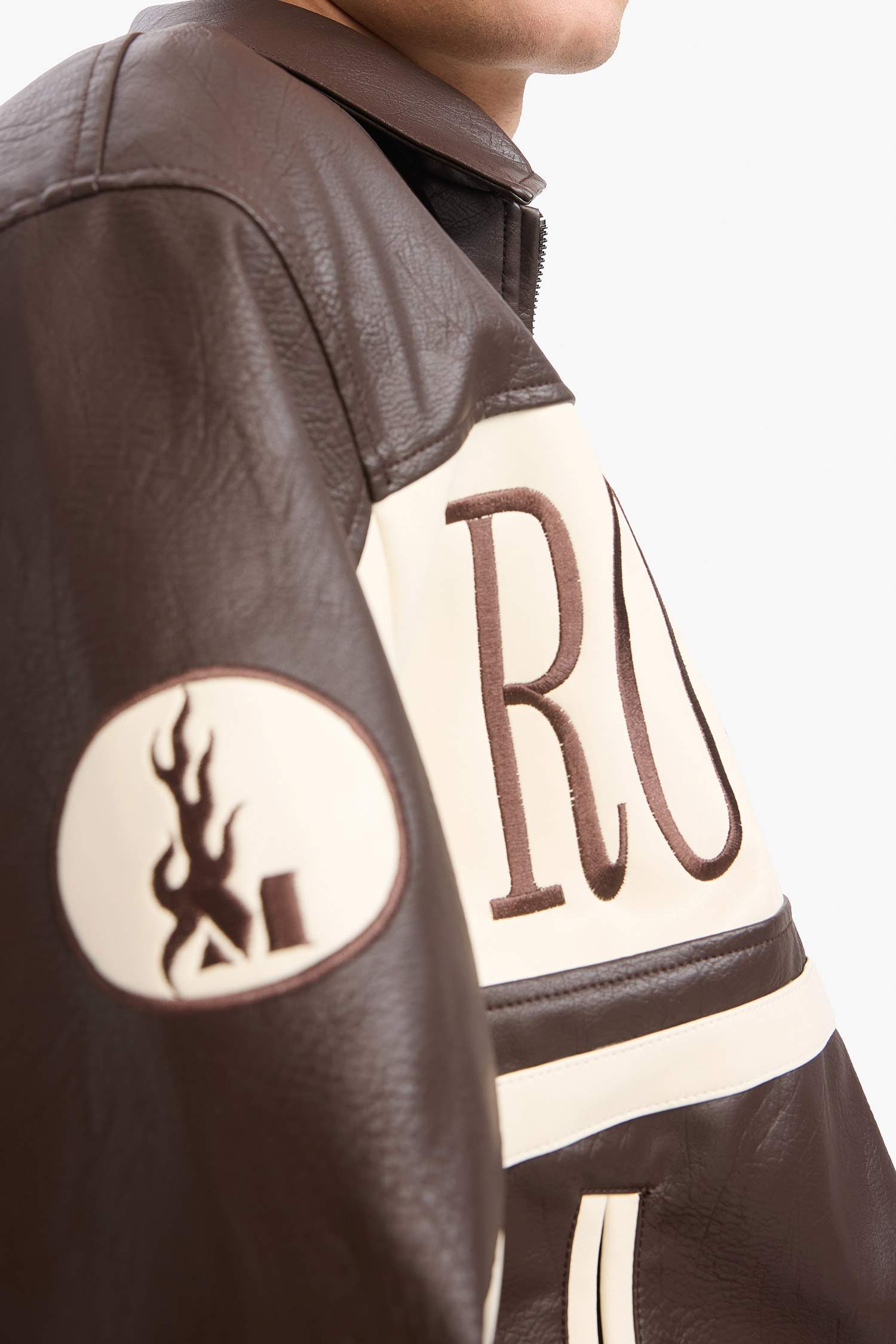 Oversize Geniş Kalıp Gömlek Yaka Fermuarlı Nakış Detaylı İç Cepli Suni Deri Mont