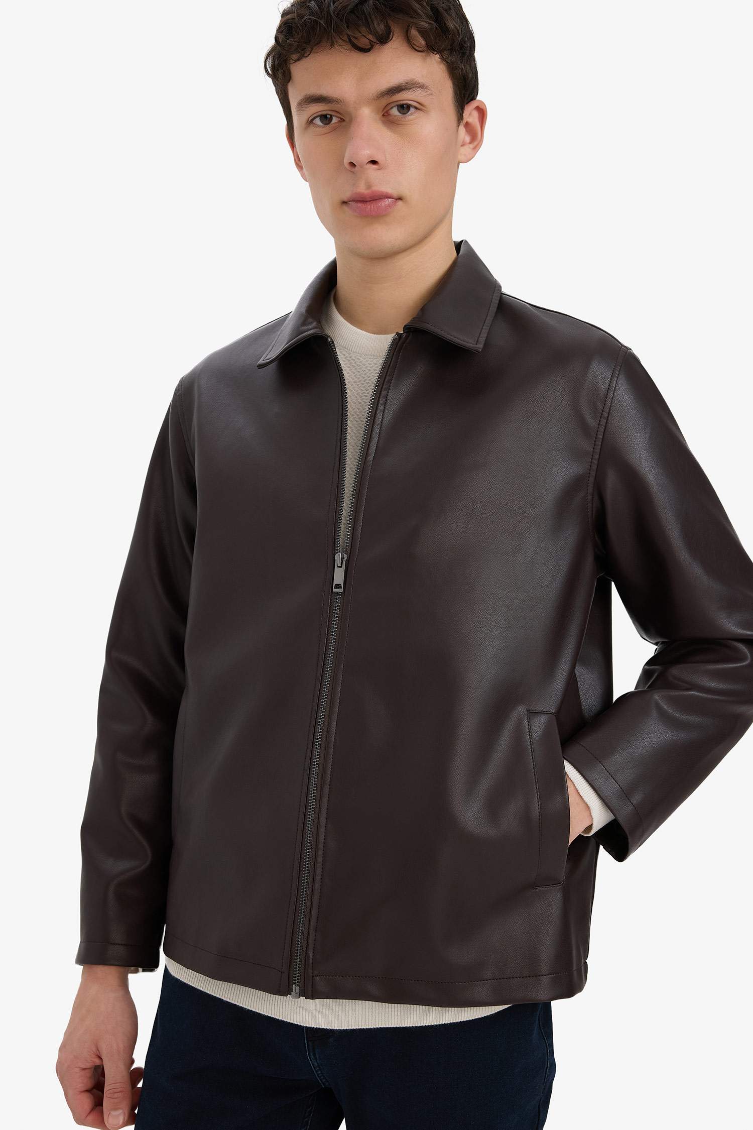 Regular Fit Gömlek Yaka Fermuarlı Cepli İç Cepli Mevsimlik Baharlık Suni Deri Ceket Mont