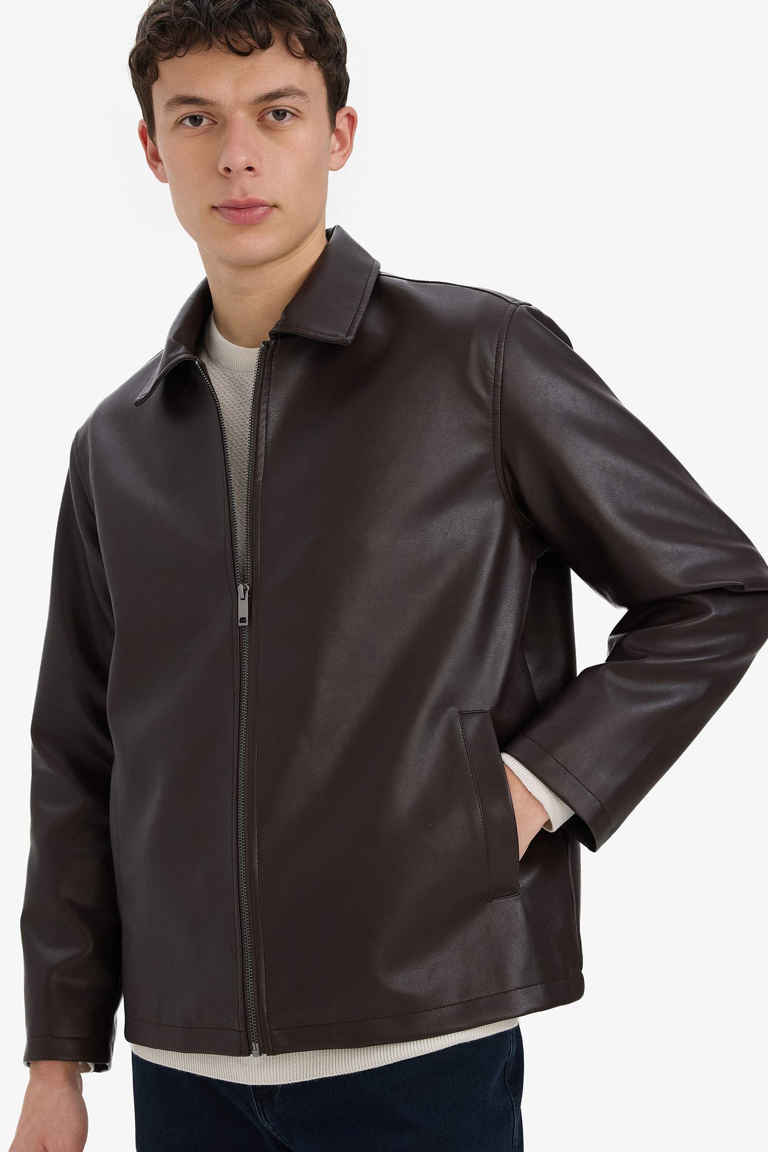 Regular Fit Gömlek Yaka Fermuarlı Cepli İç Cepli Mevsimlik Baharlık Suni Deri Ceket Mont