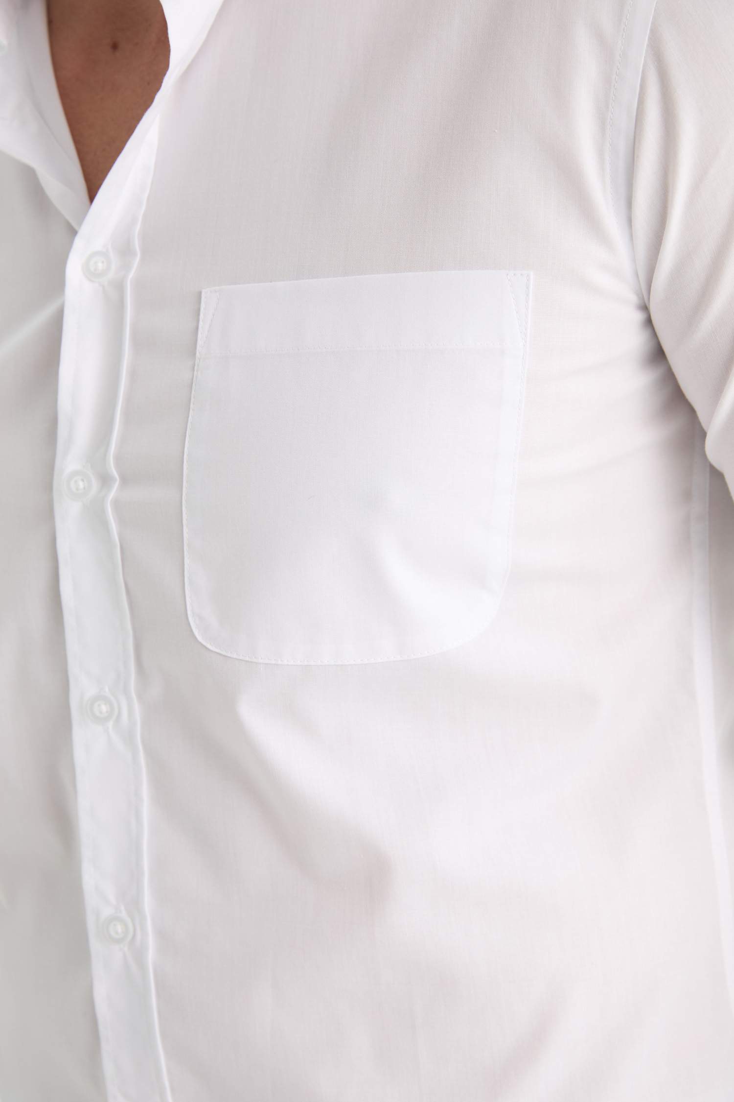 Рубашка Regular Fit с воротником поло и длинными рукавами.