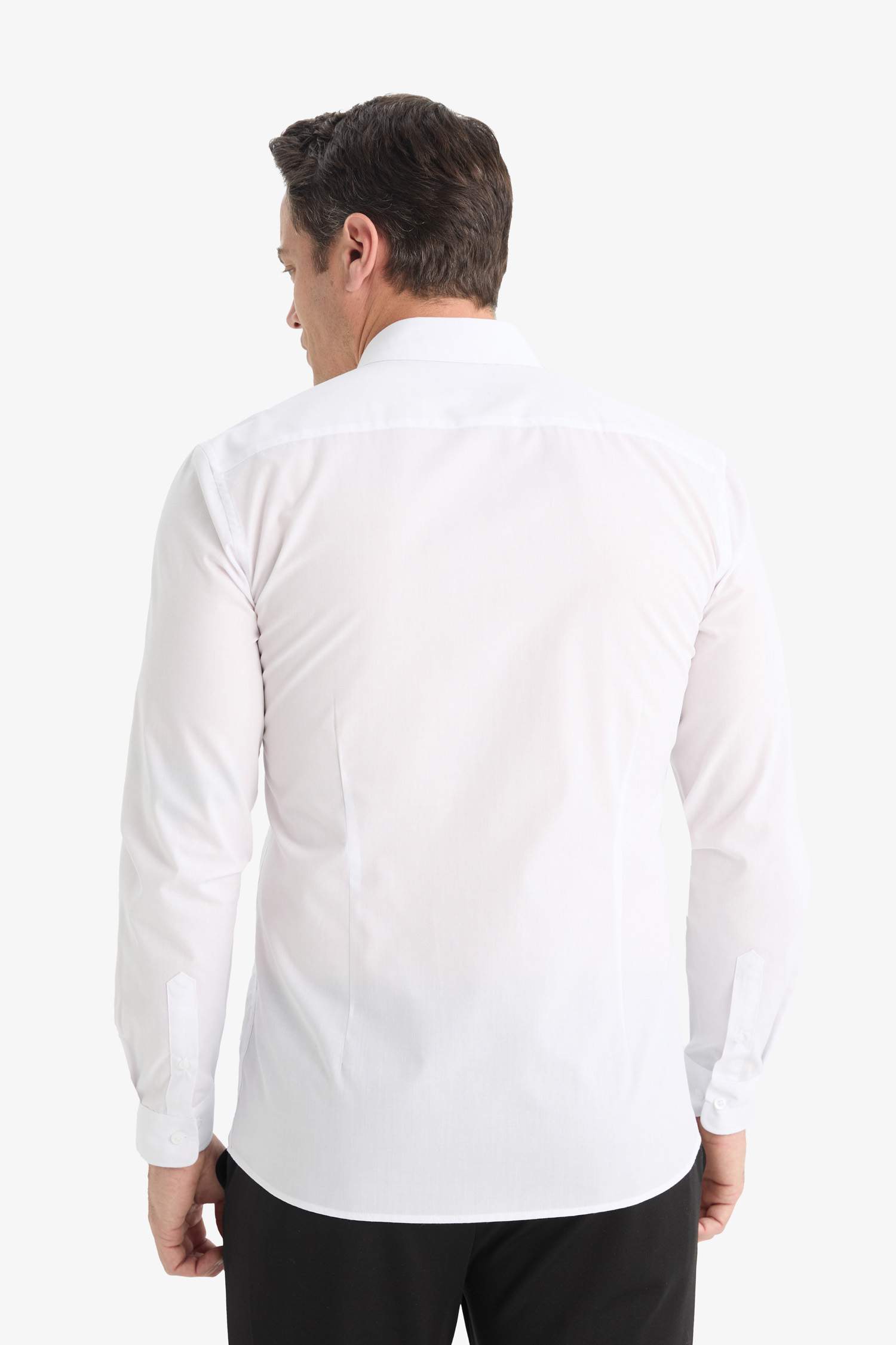 Рубашка Regular Fit с воротником поло и длинными рукавами.