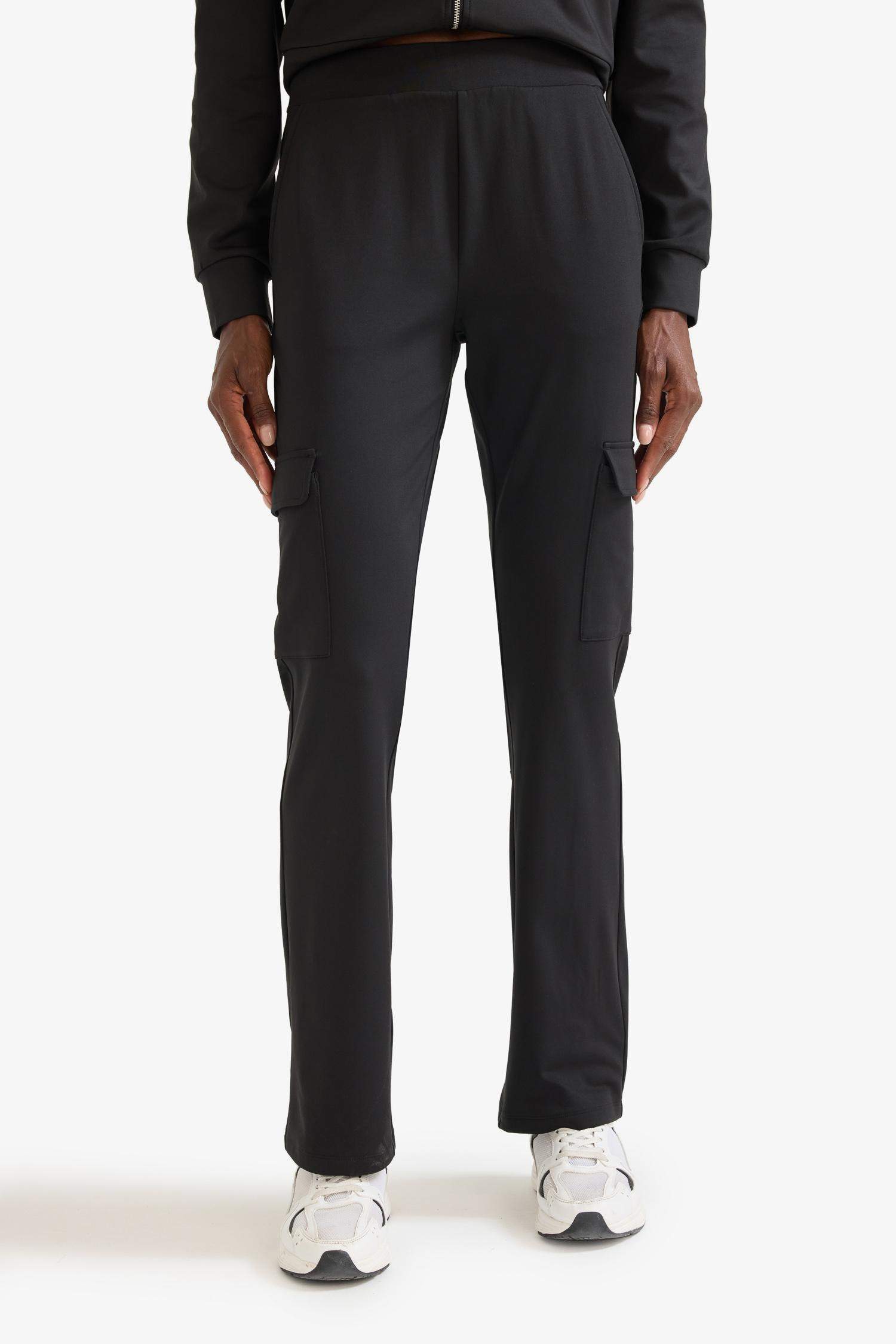 Спортивные брюки с карманами и стандартной длиной