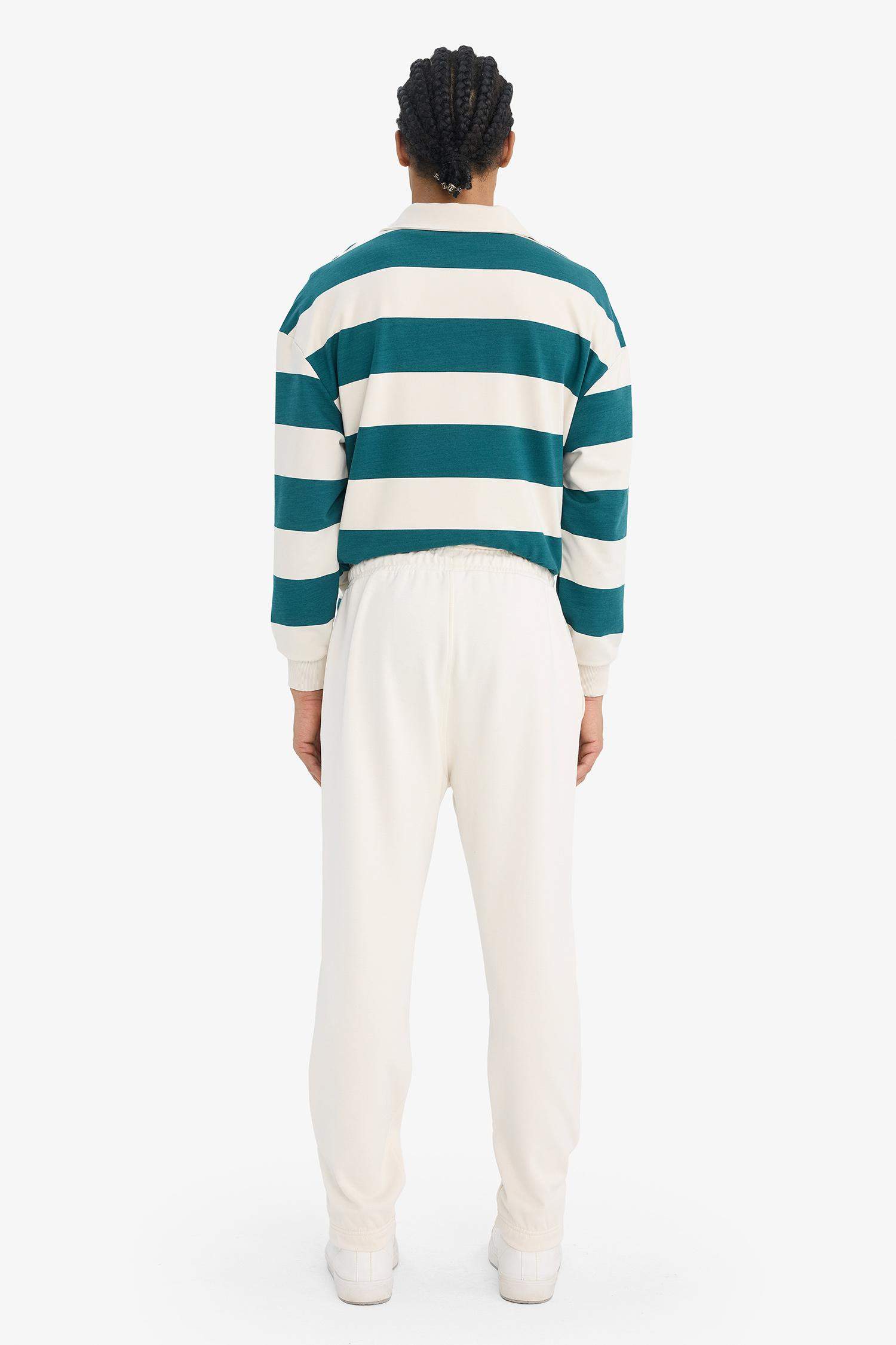 Standard Fit NBA Milwaukee Bucks Licensed Thick Sweatshirt Fabric Elastic Band Jogger