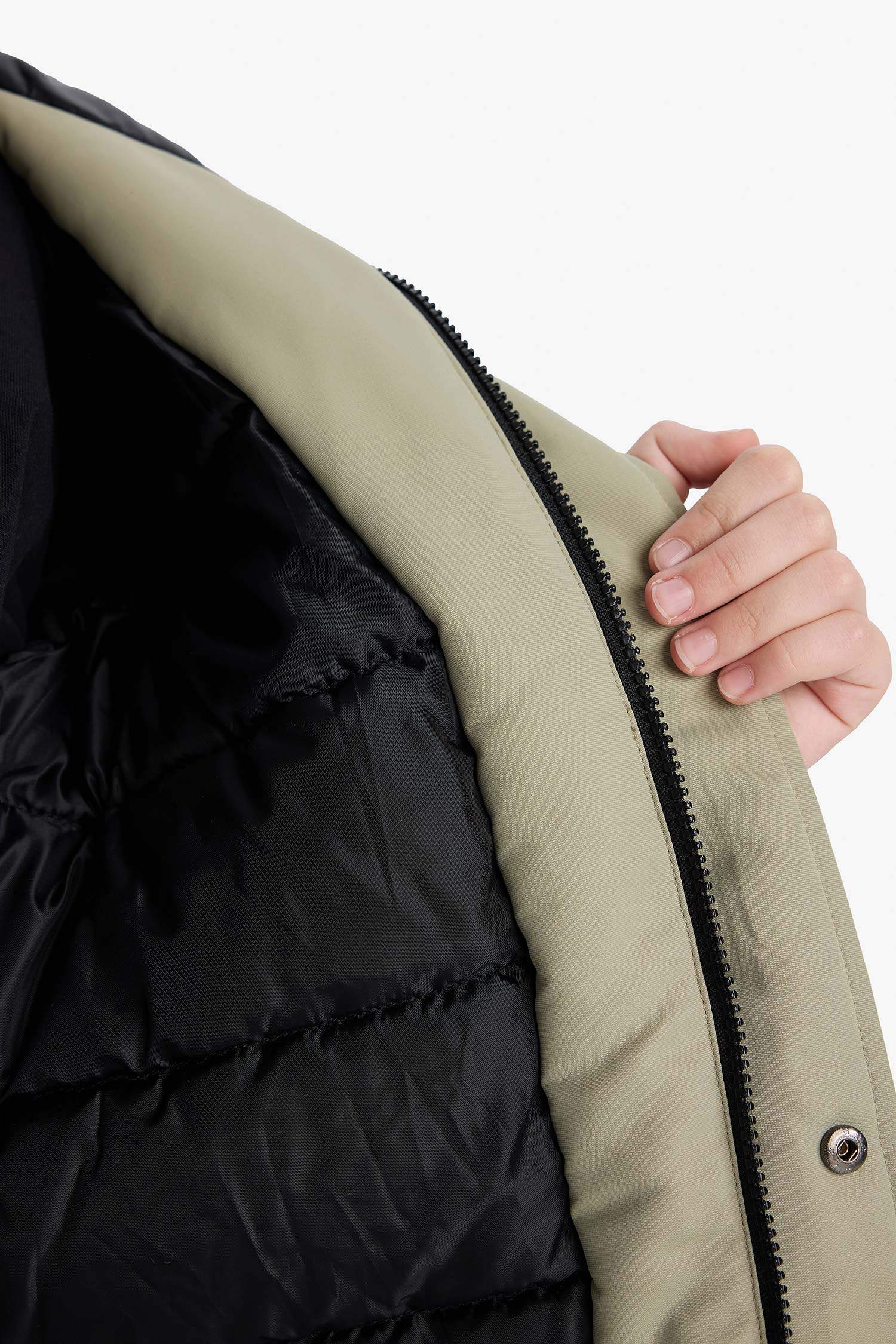 جاكيت بامب اولادي وتر بروف بكابيشون بجيوب