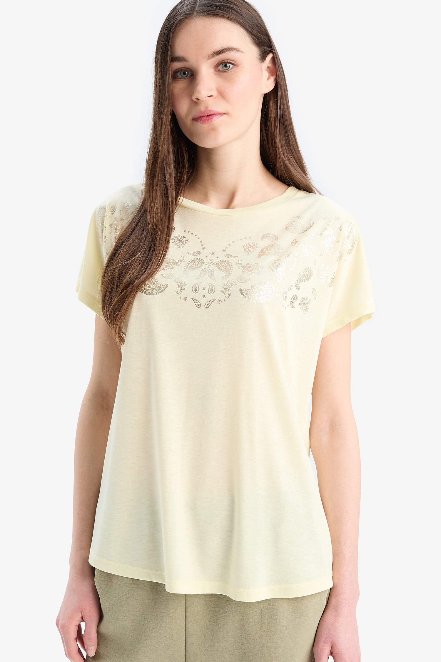 تيشيرت نص ردن بياخة مستديرة