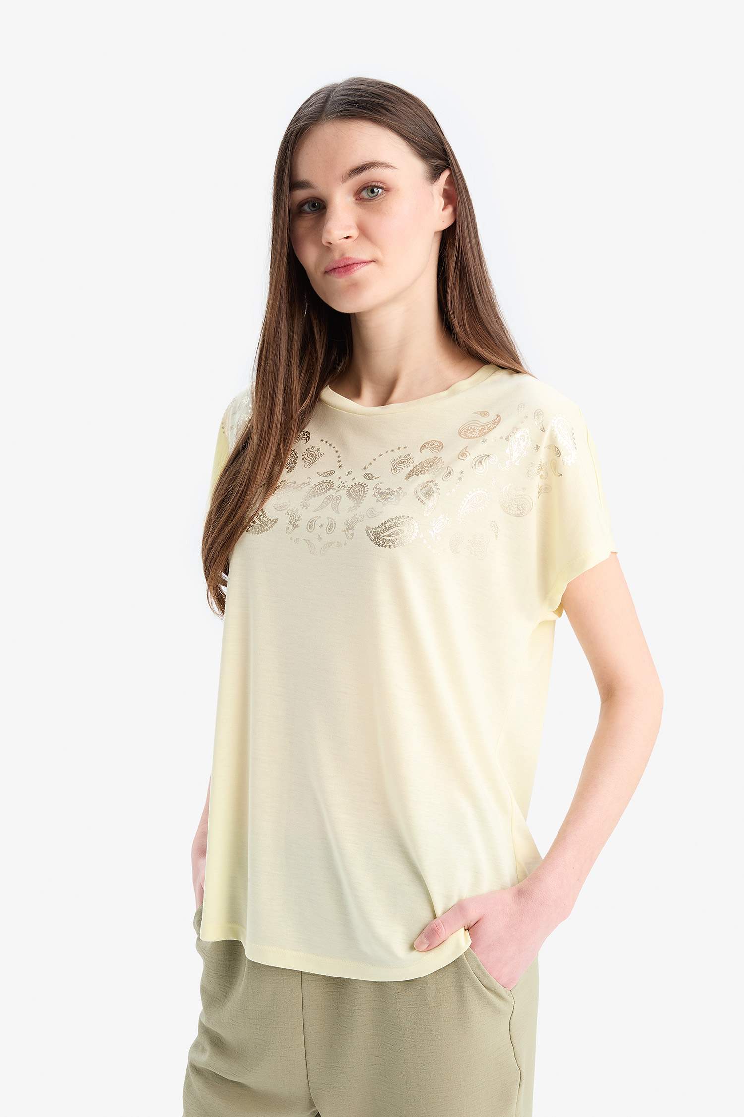 تيشيرت نص ردن بياخة مستديرة