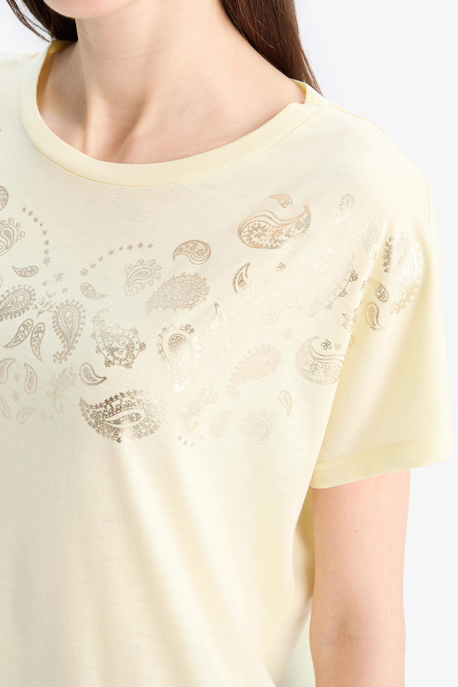 تيشيرت نص ردن بياخة مستديرة